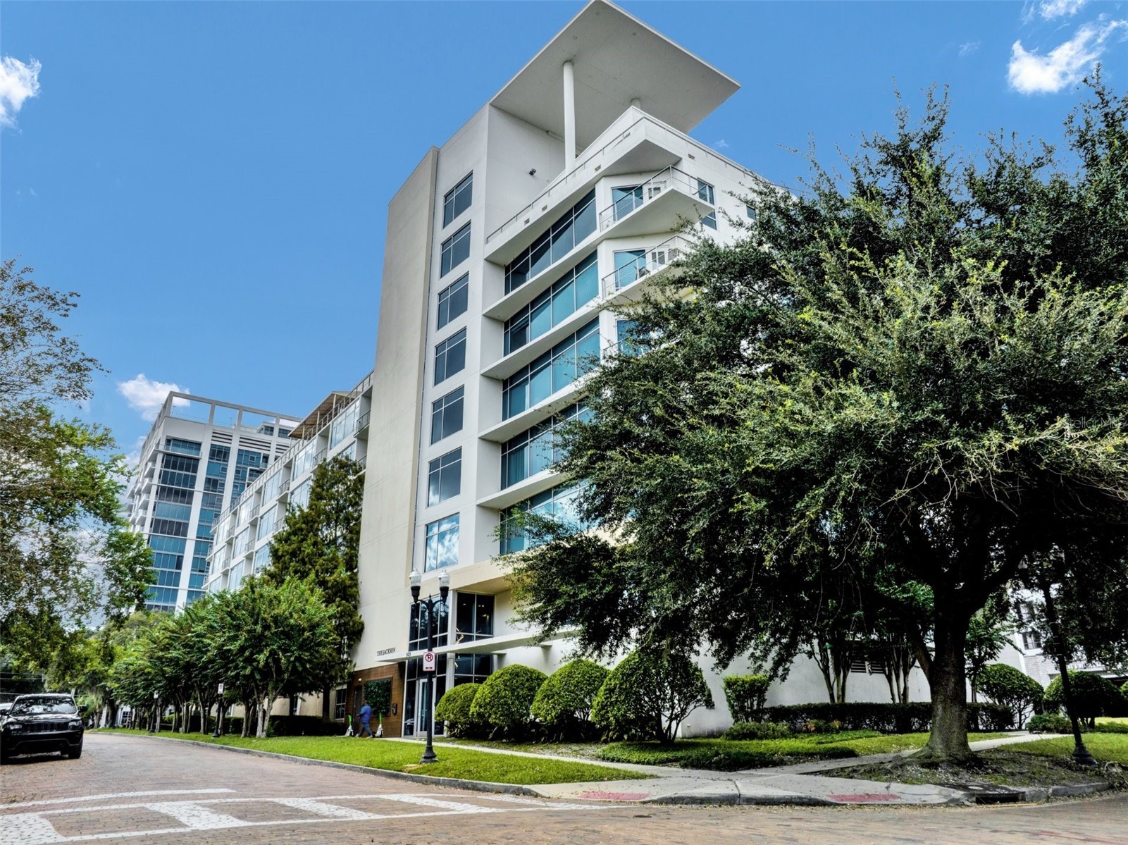 525 E JACKSON STREET 305