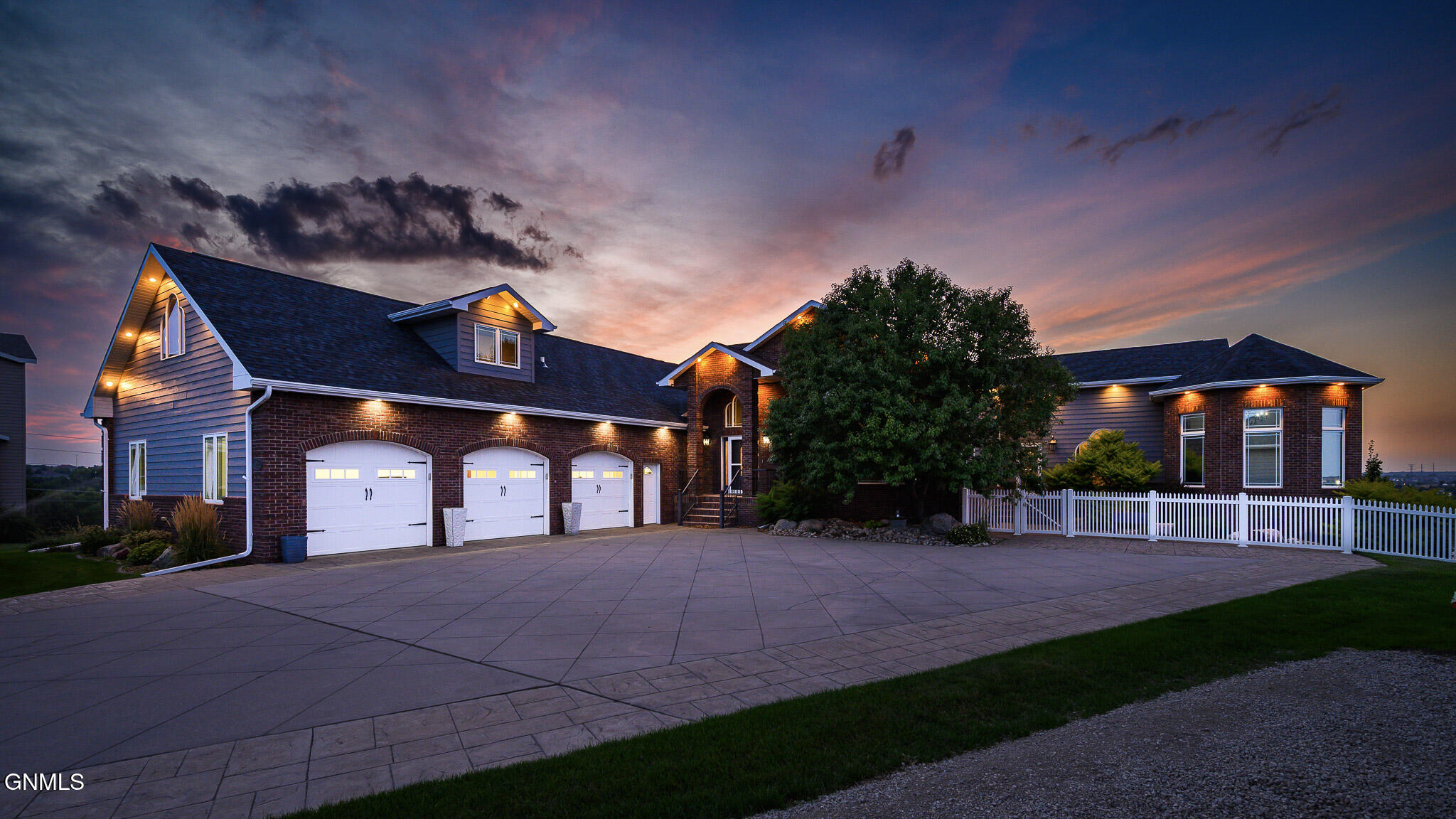1916 Harding Place, Bismarck, ND 58501