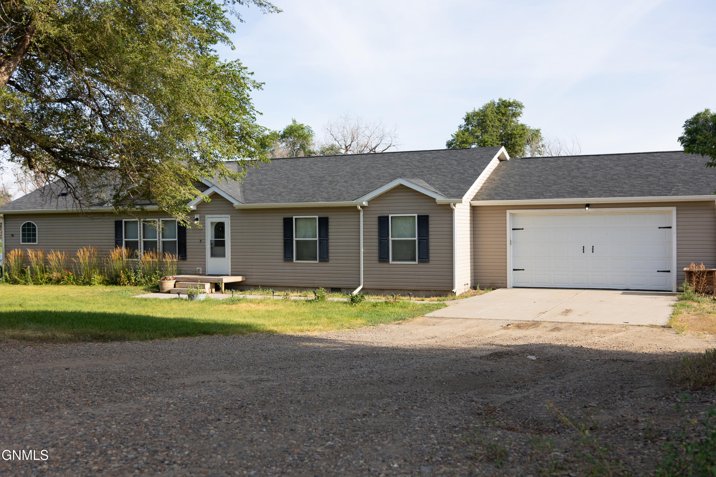 12547 32a Street NW, Watford City, ND 58854