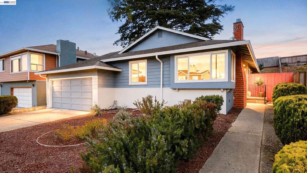 449 Mariposa Dr