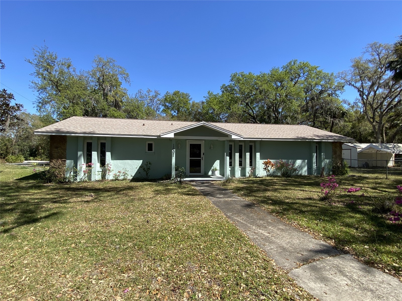1601 CENTER STREET