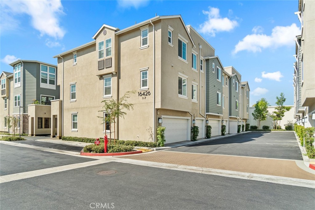 16426 Whittier 3