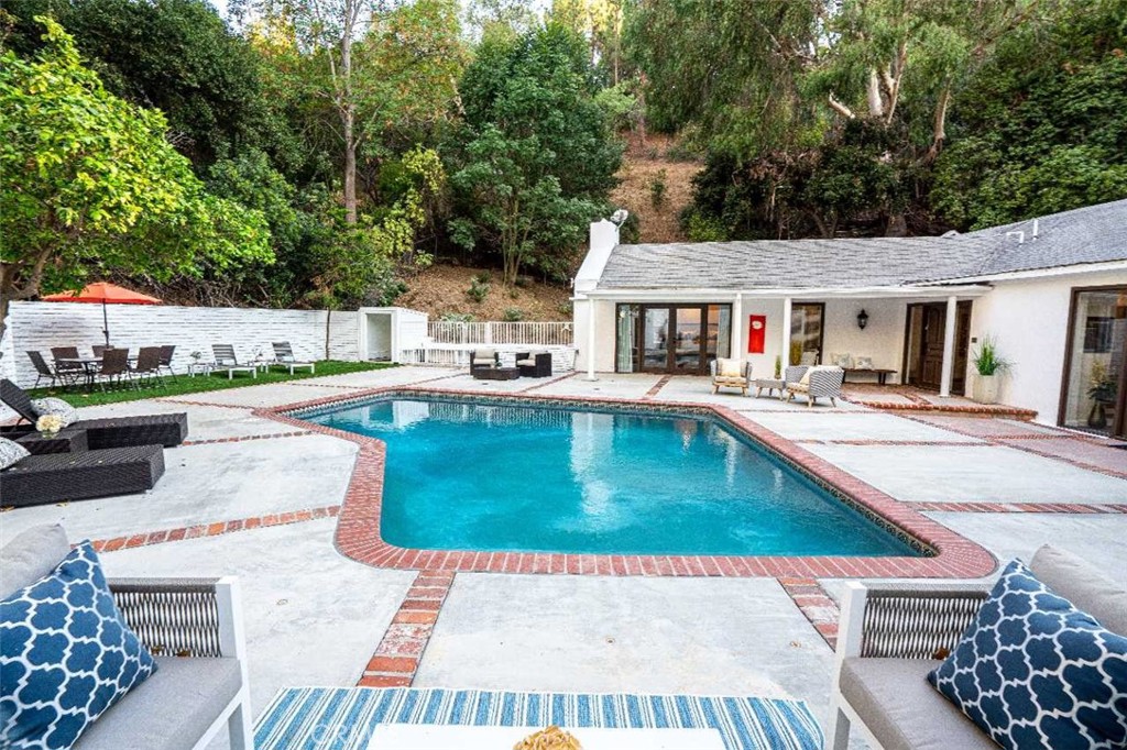 3183 N Laurel Canyon Blvd