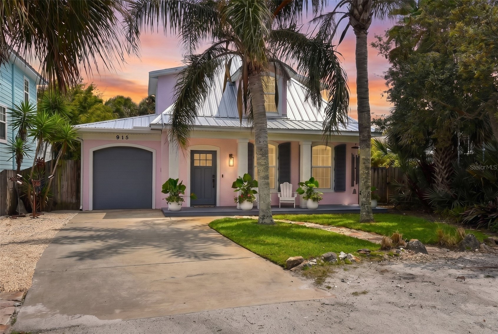 915 MAPLE STREET