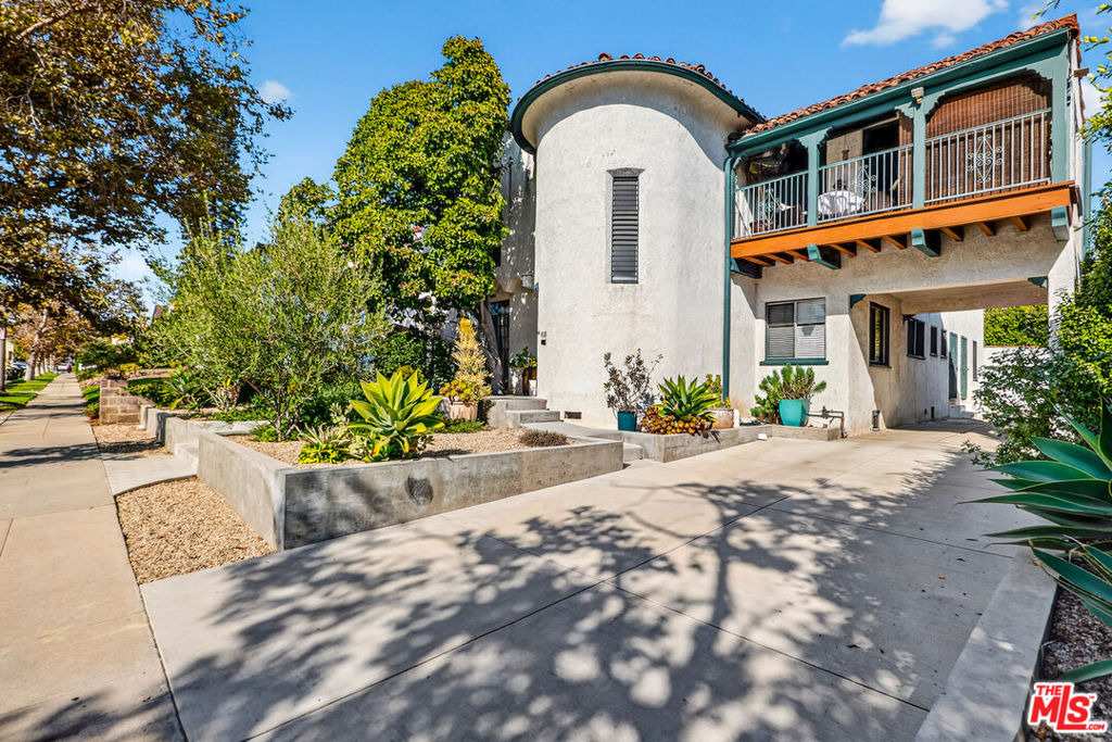 420 N Orange Drive