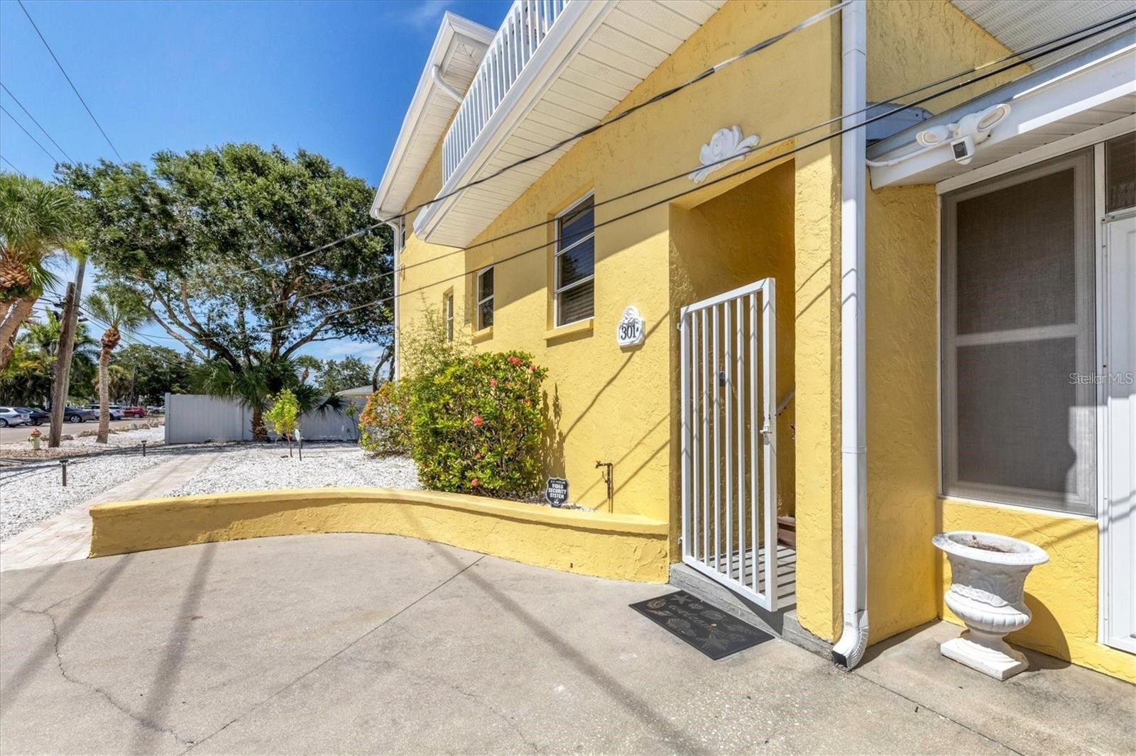 301 AVENIDA MADERA A