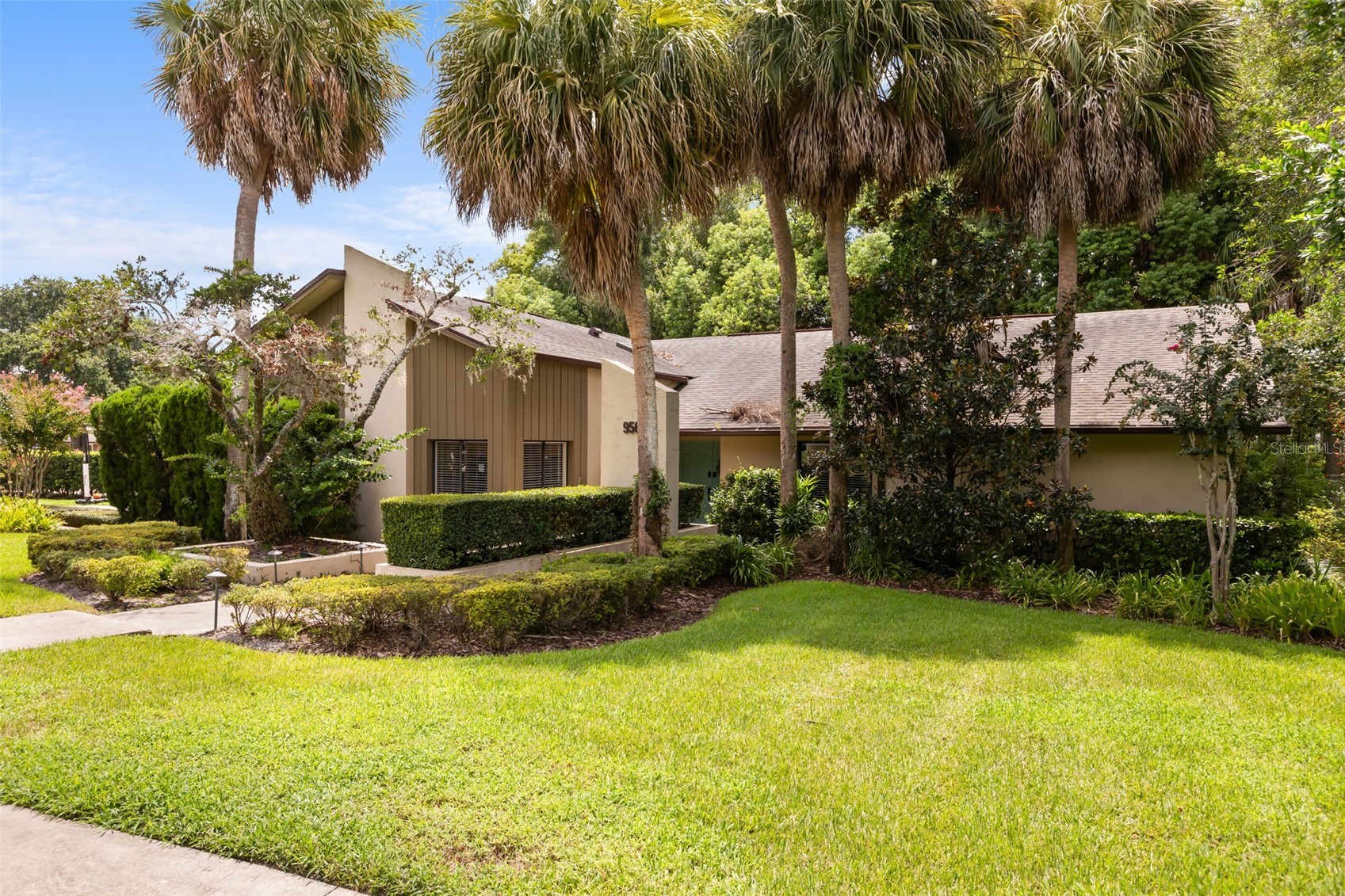 956 STONEWOOD LANE