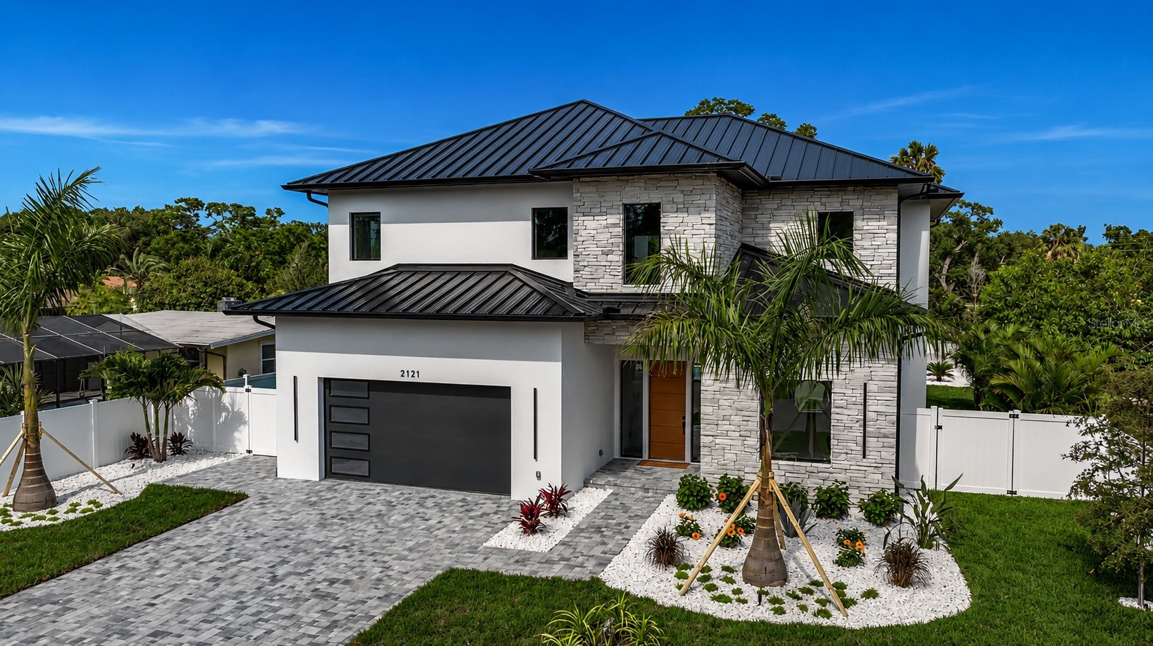 2121 CLEMATIS COURT