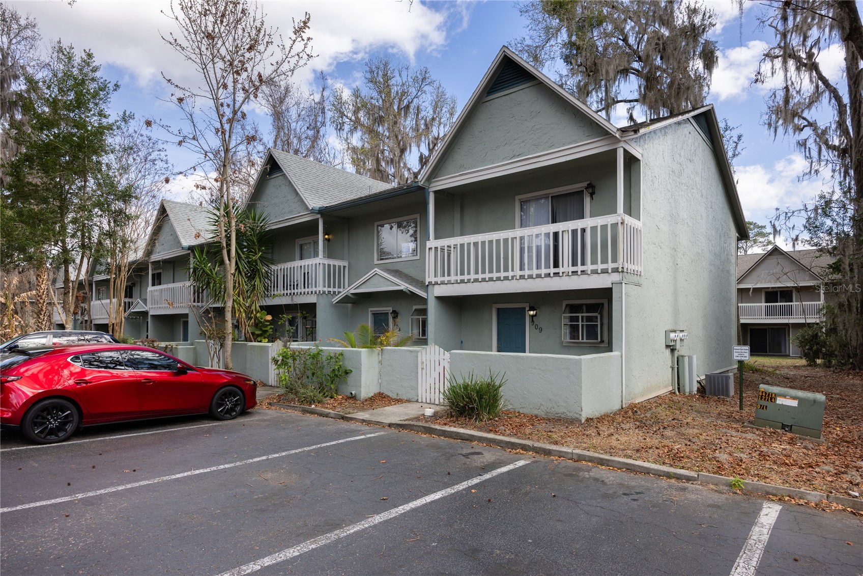 4411 SW 34TH STREET 908