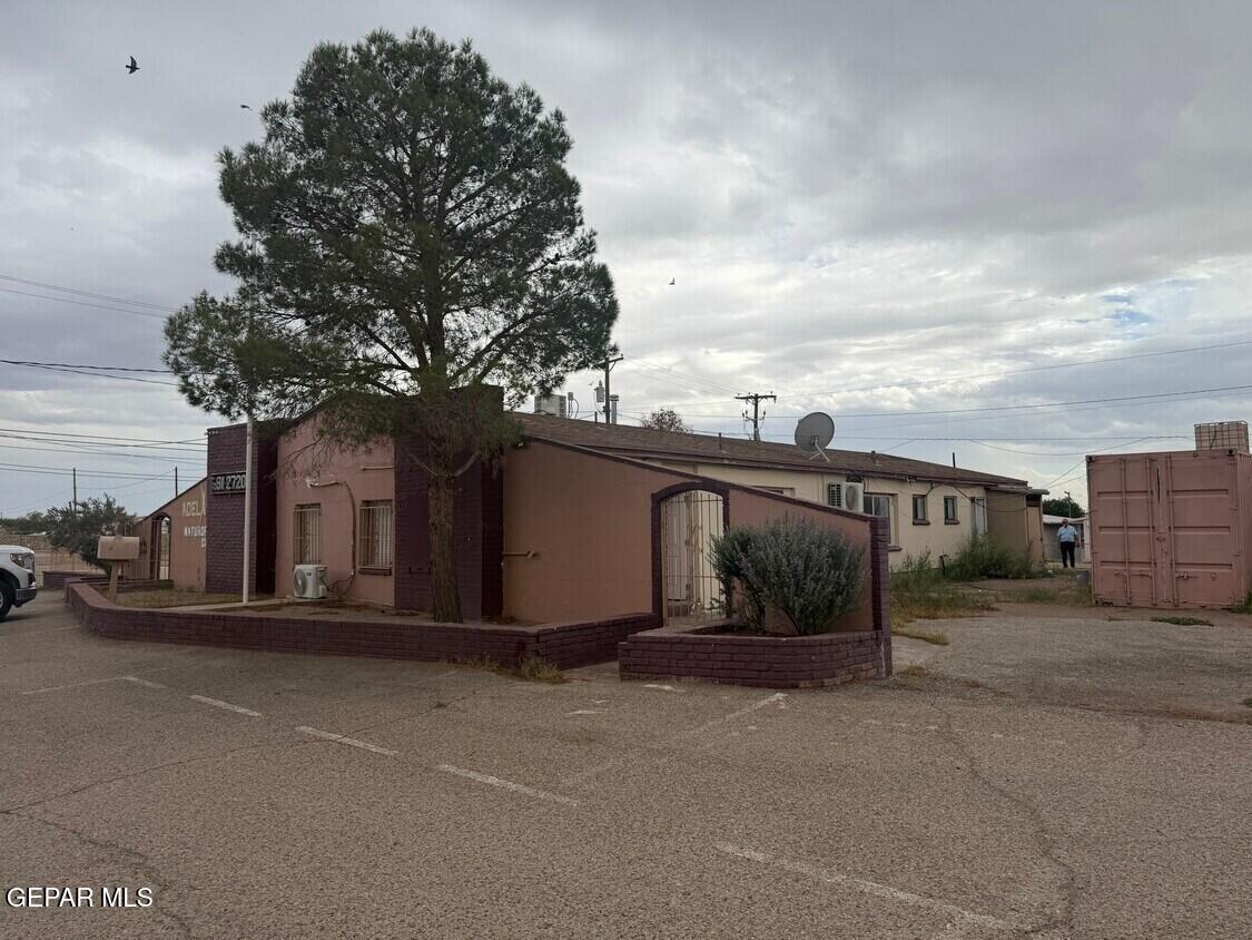 7456 Alameda Avenue, El Paso, TX 79915