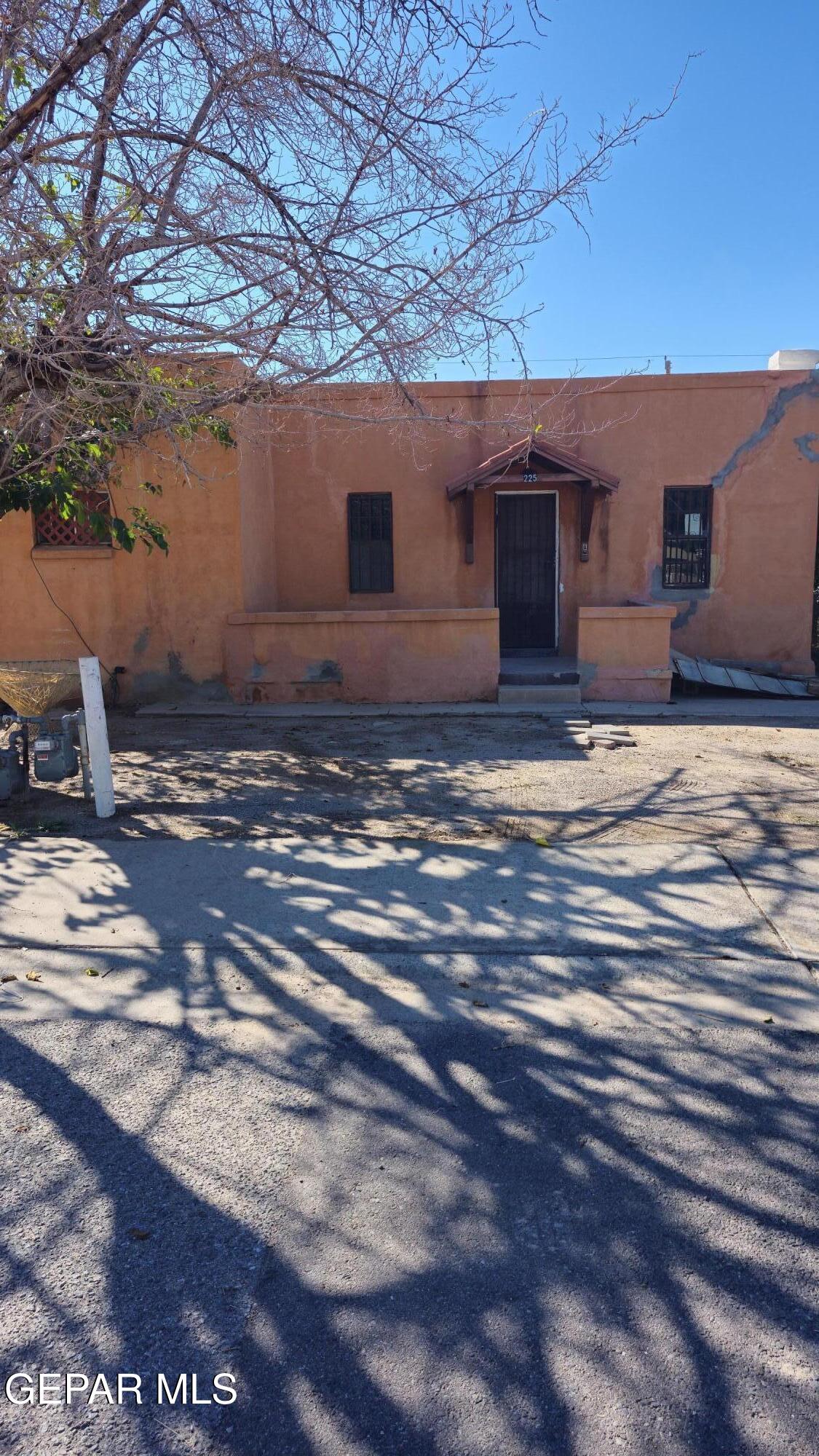 225 N VALENCIA Place, El Paso, TX 79905