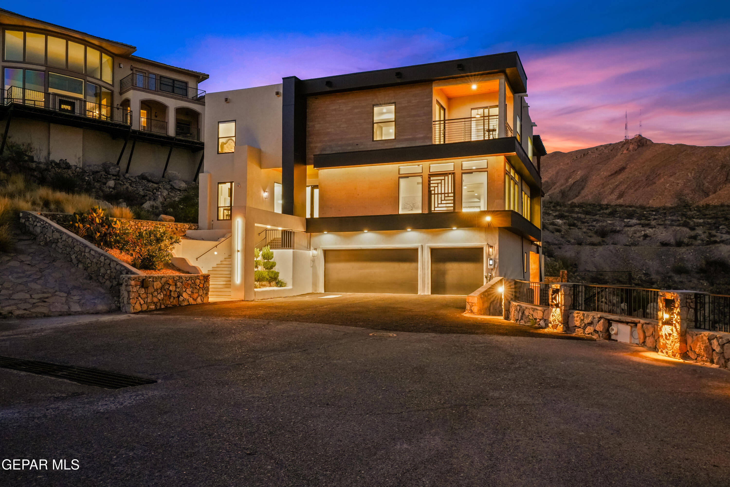 10 BRONZE CREST Lane, El Paso, TX 79902