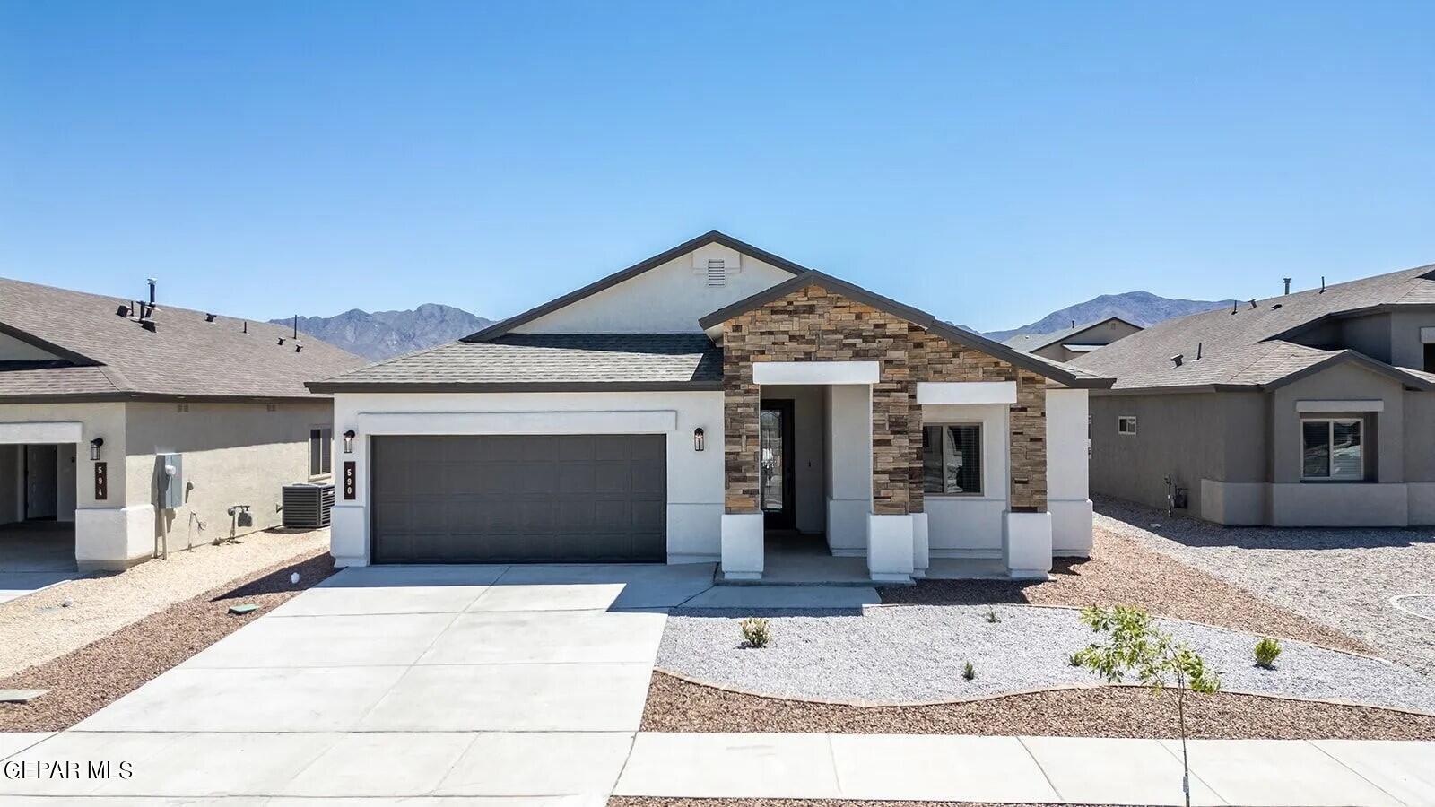 3924 Peak Place, El Paso, TX 79938