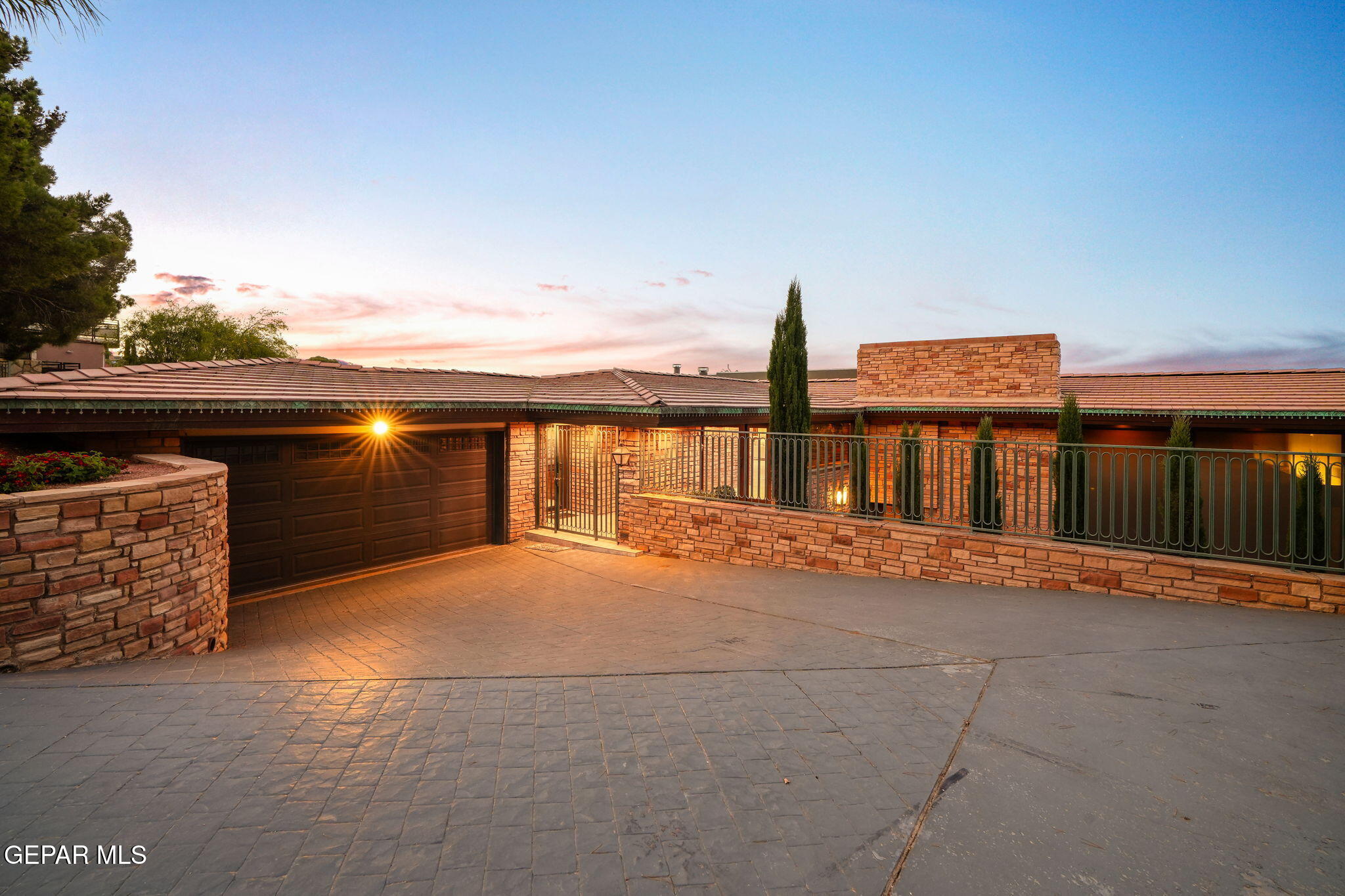 2304 RED BLUFF Road, El Paso, TX 79930