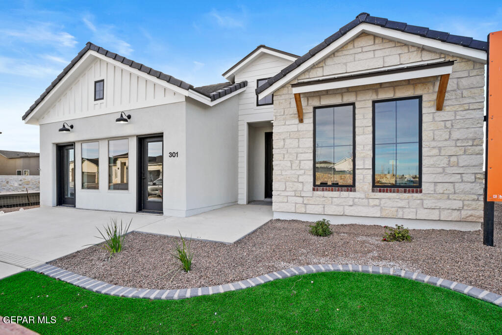 609 Curleaf Court, Horizon City, TX 79928