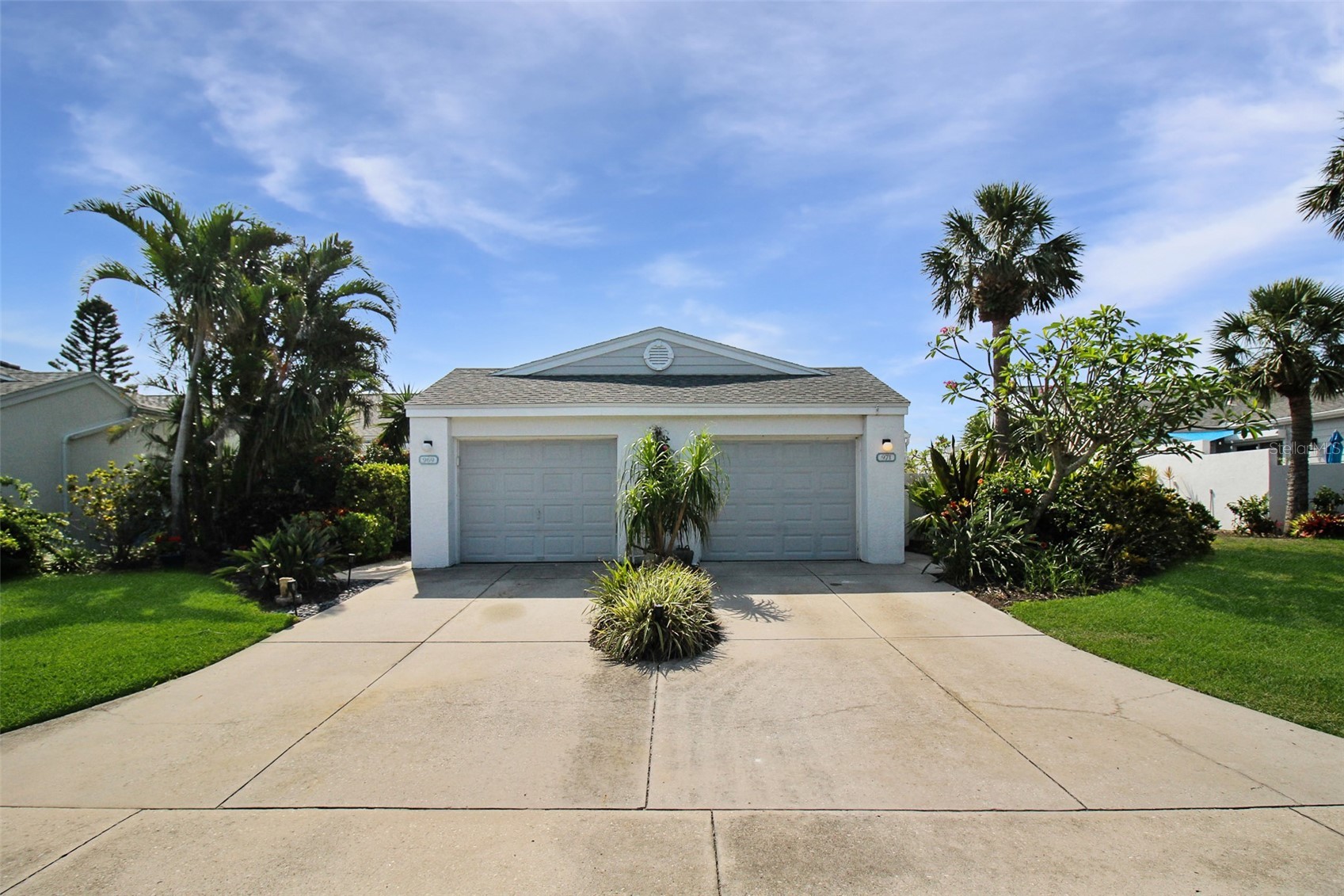 971 WATERSIDE LANE