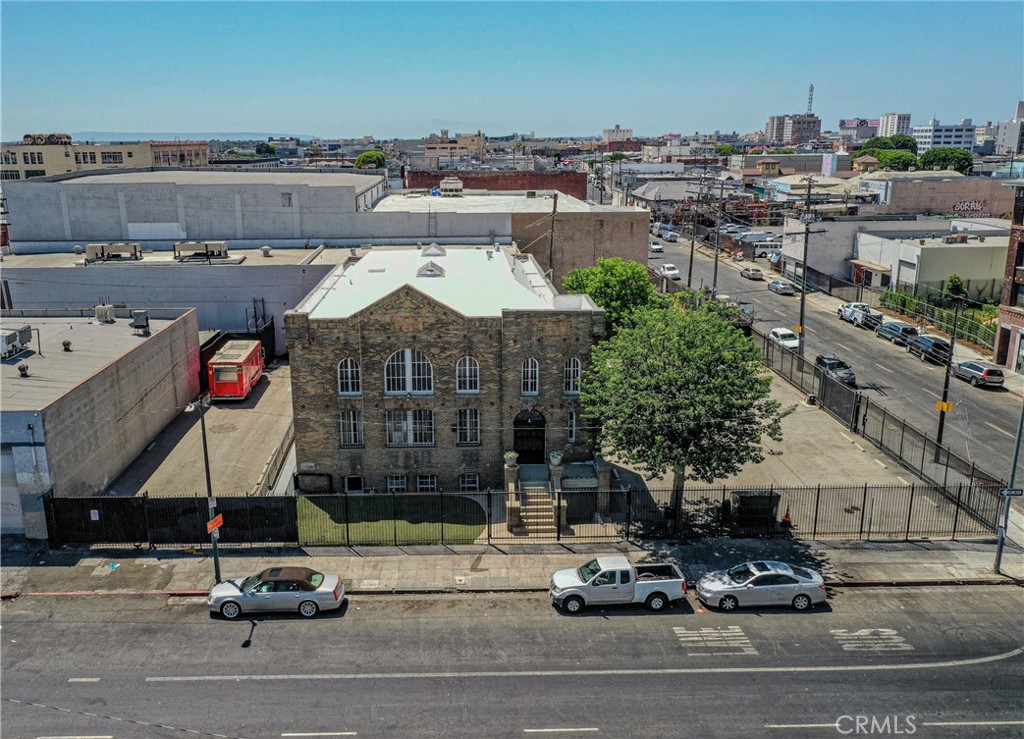 606 E 6th Street