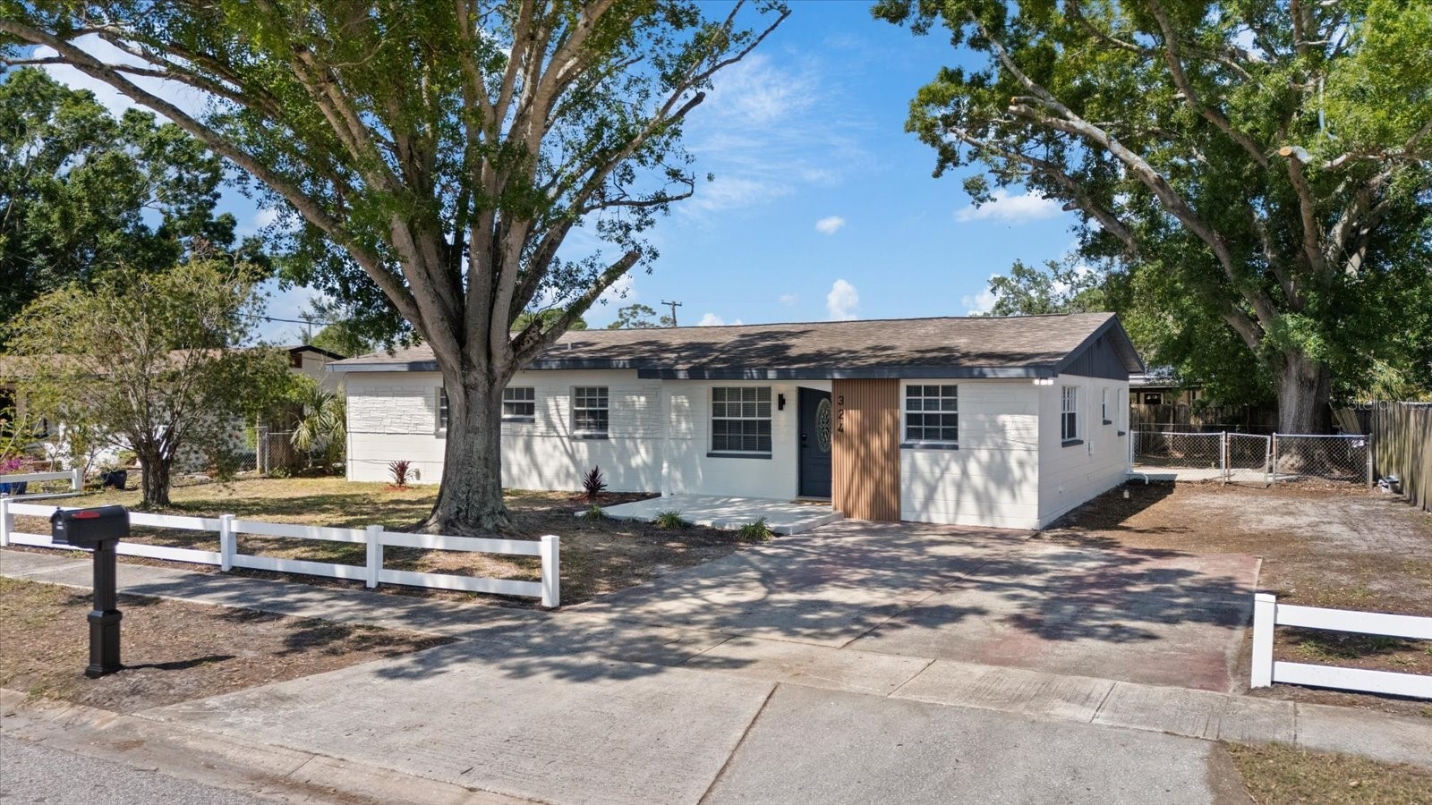 324 COUNTRY CLUB DRIVE