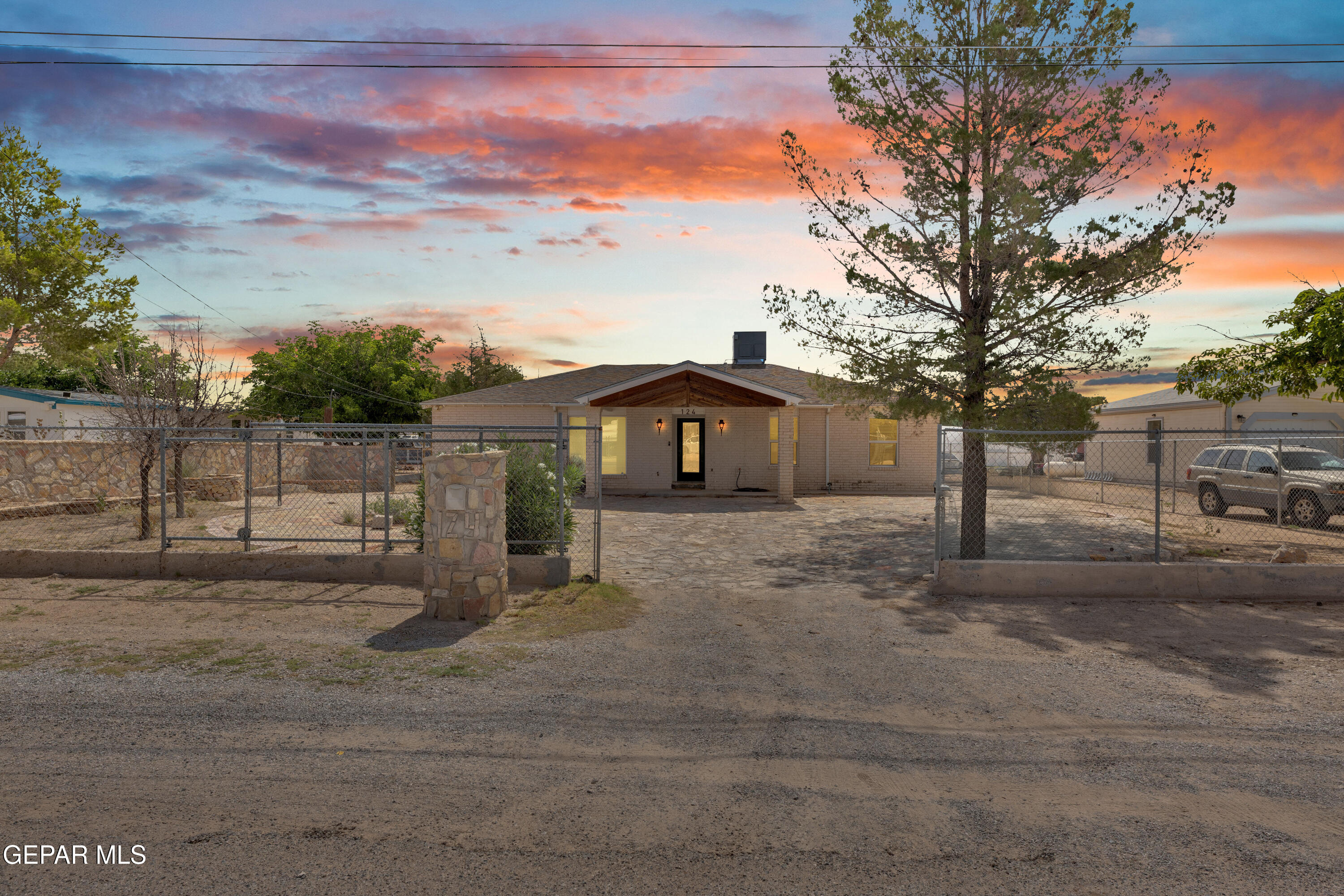 124 ENNIS Street, Clint, TX 79928