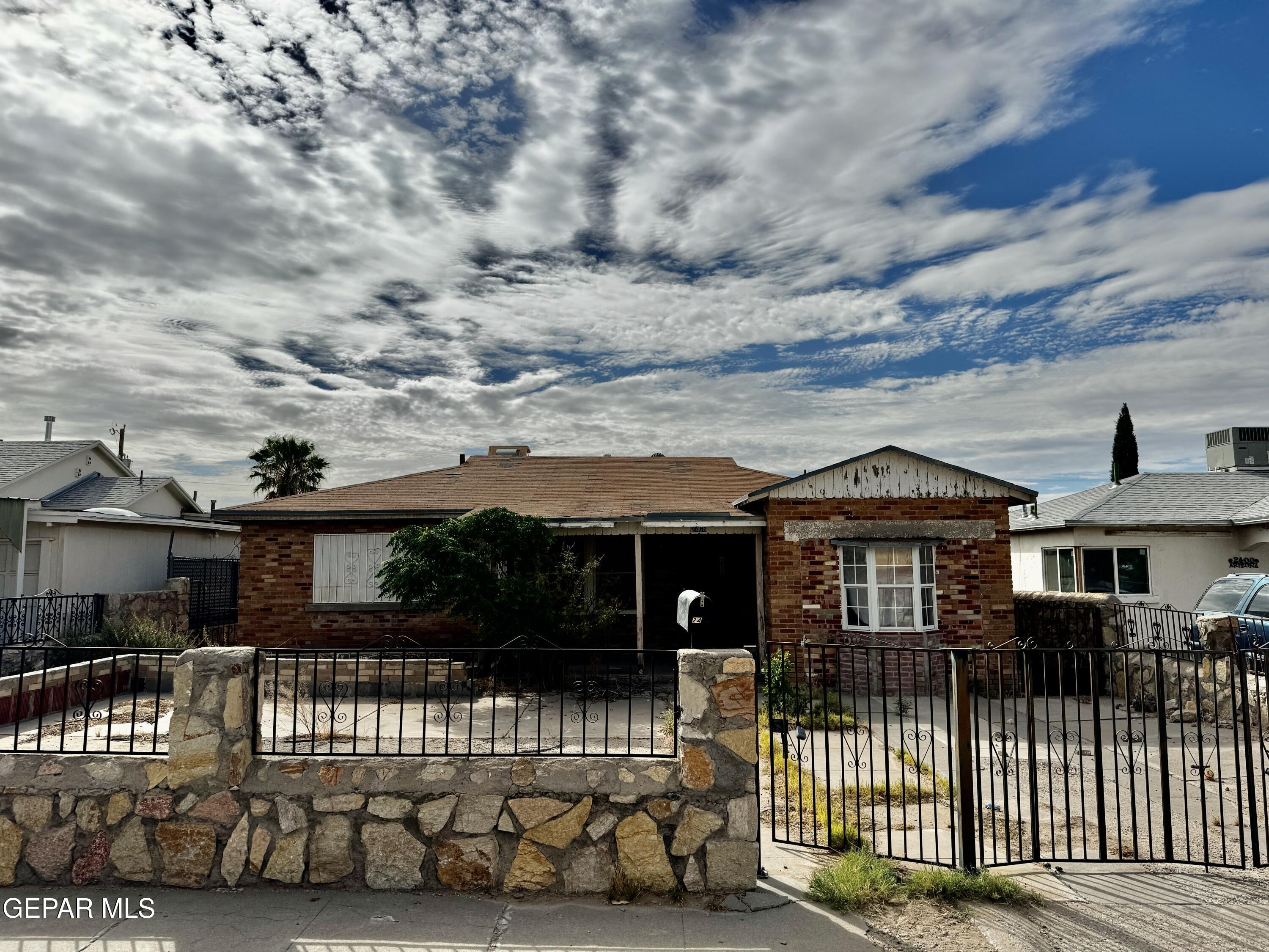 2406 ARIZONA Avenue, El Paso, TX 79930