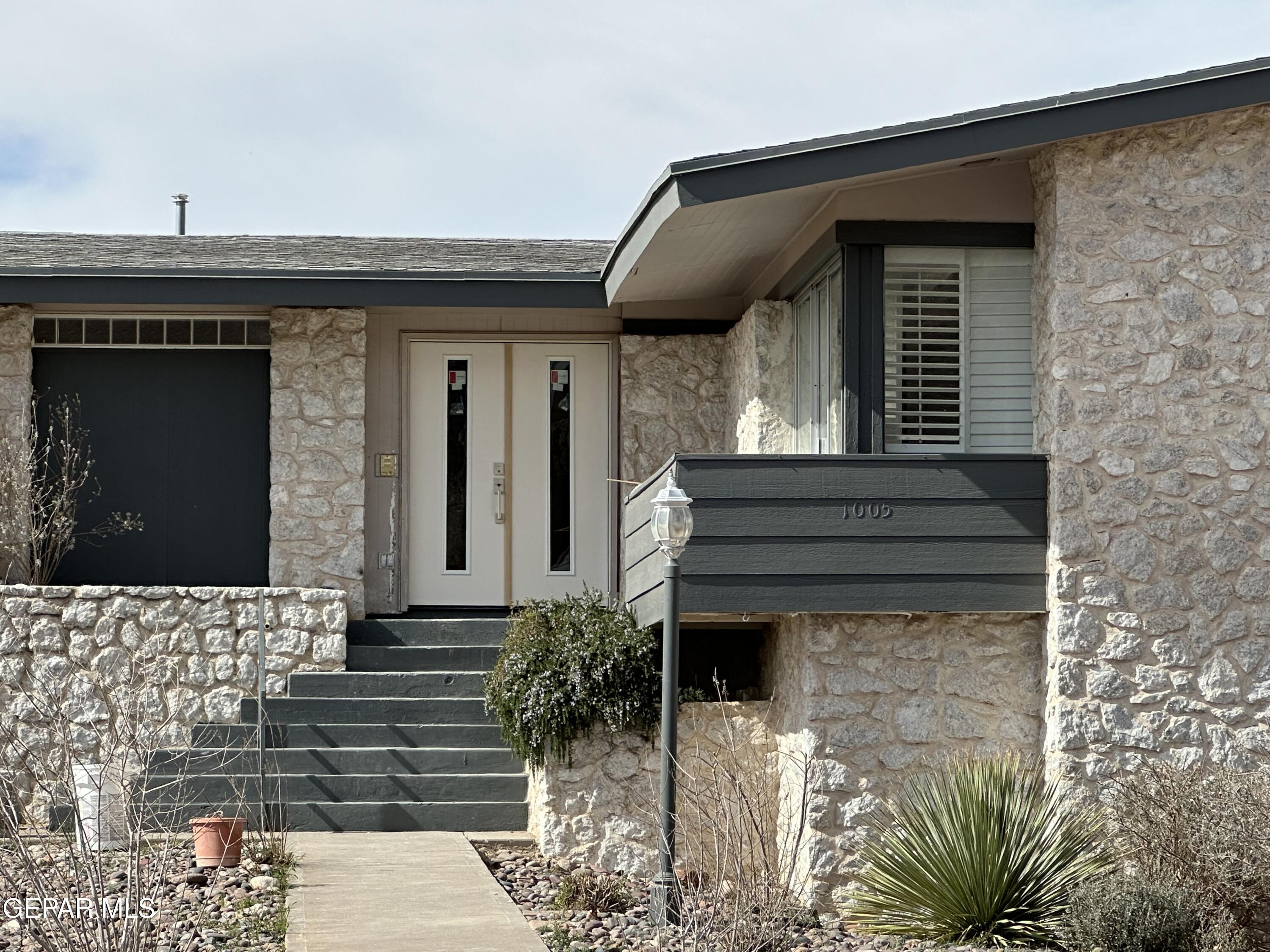 1005 Singing Hills Drive, El Paso, TX 79912