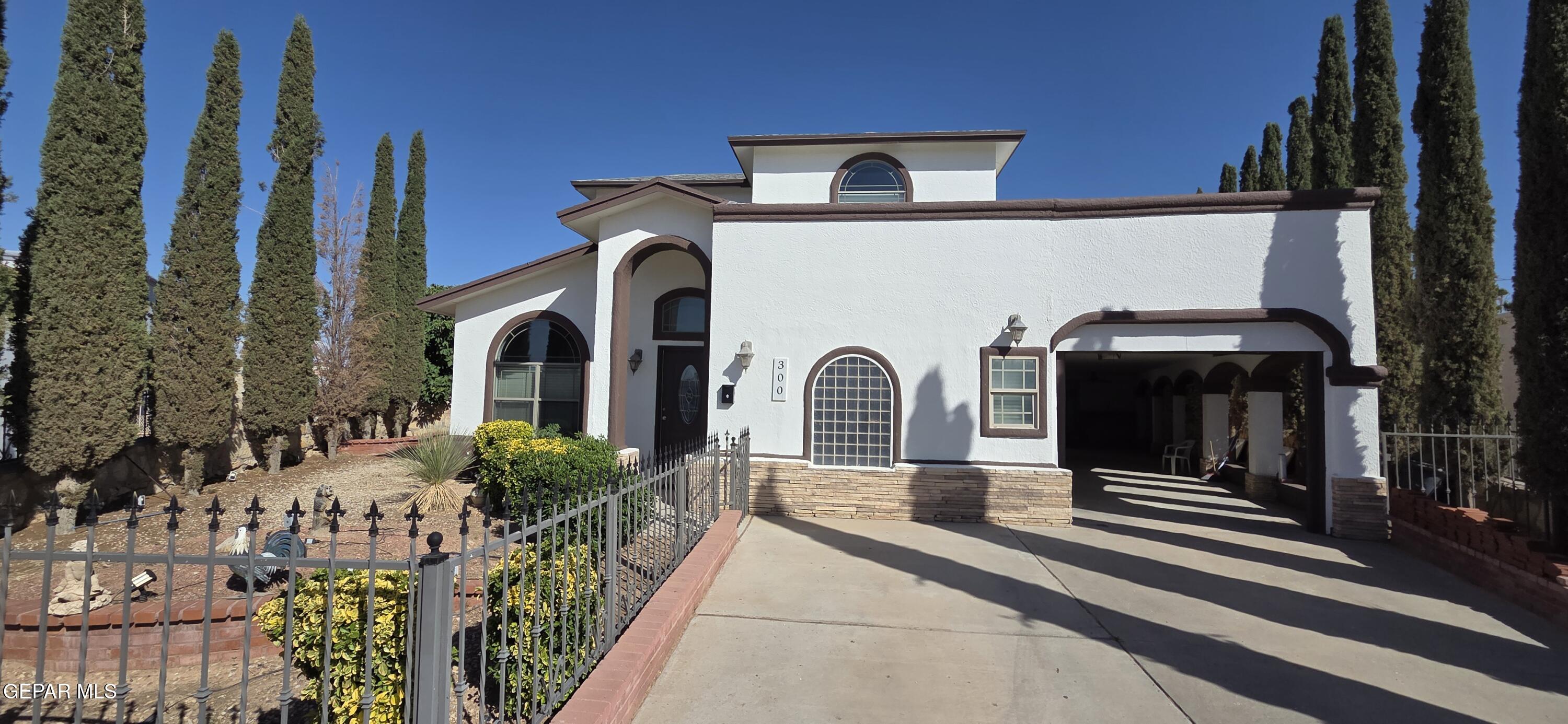 300 Horizon View Drive, Horizon City, TX 79928