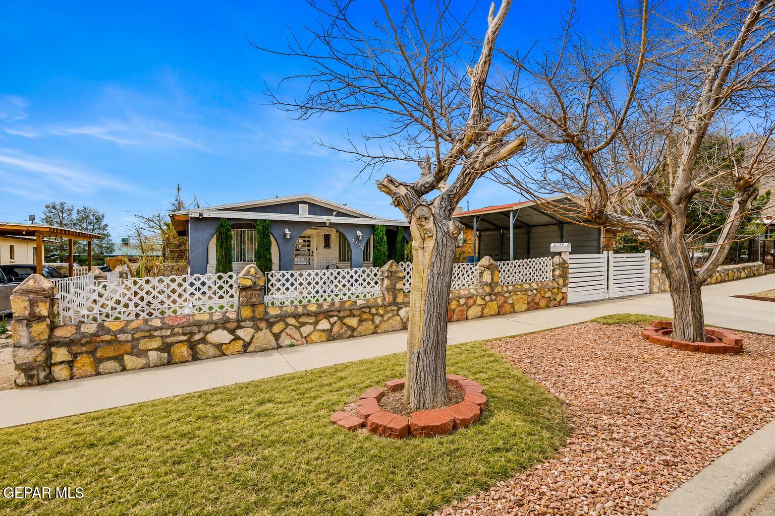 2704 MCKINLEY Avenue, El Paso, TX 79930