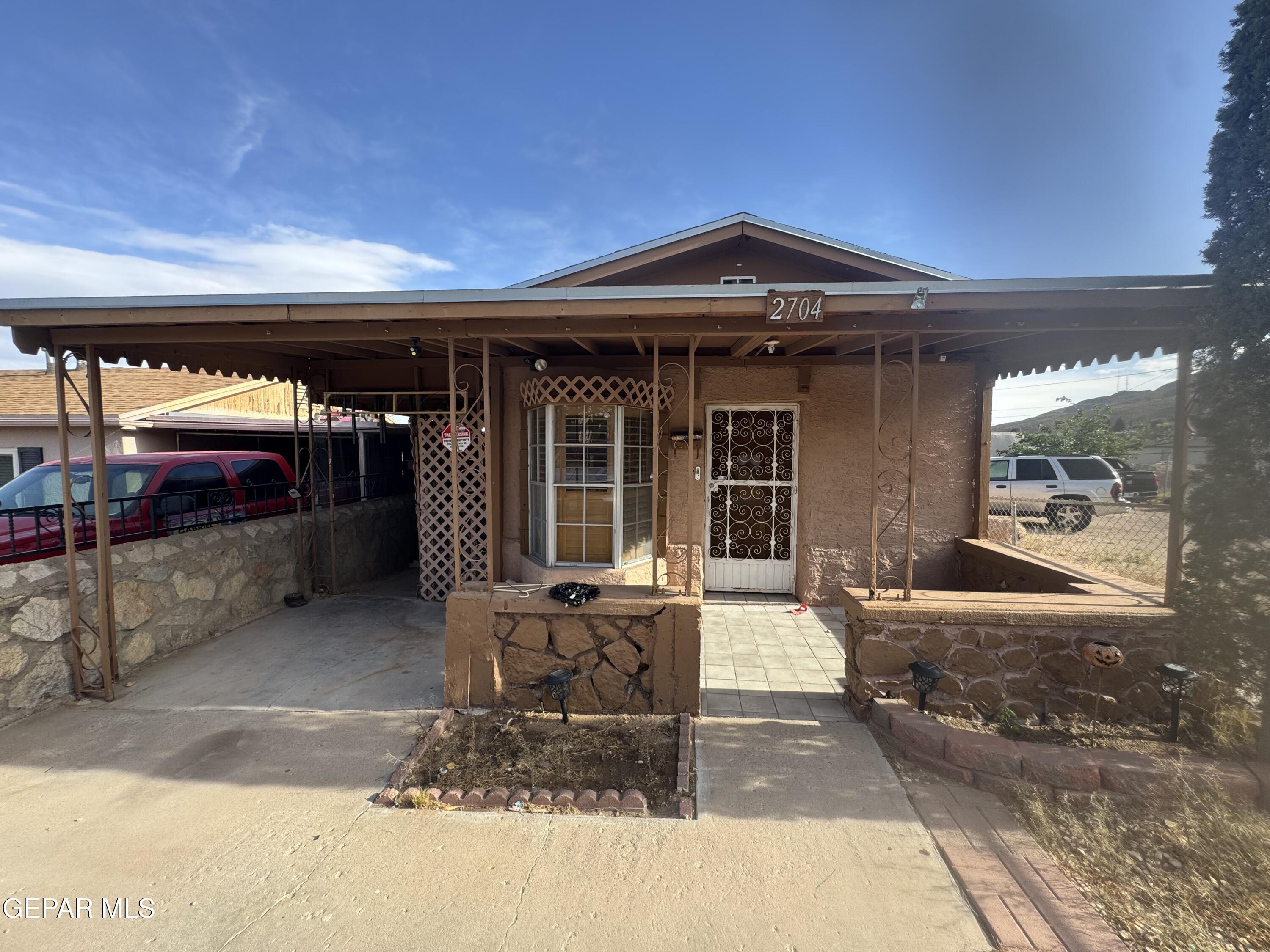 2704 Porter Avenue, El Paso, TX 79930