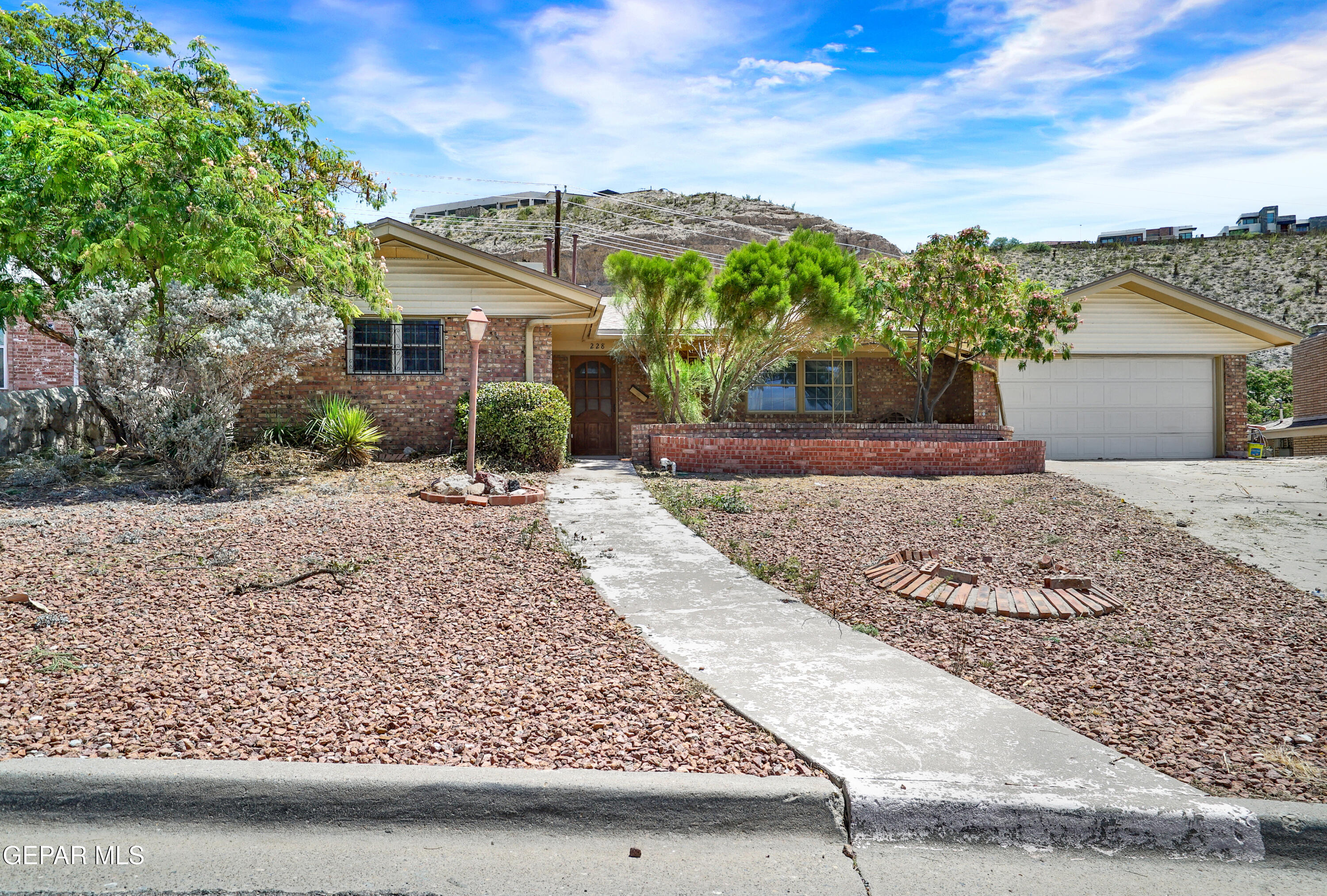 228 MOONGLOW Drive, El Paso, TX 79912