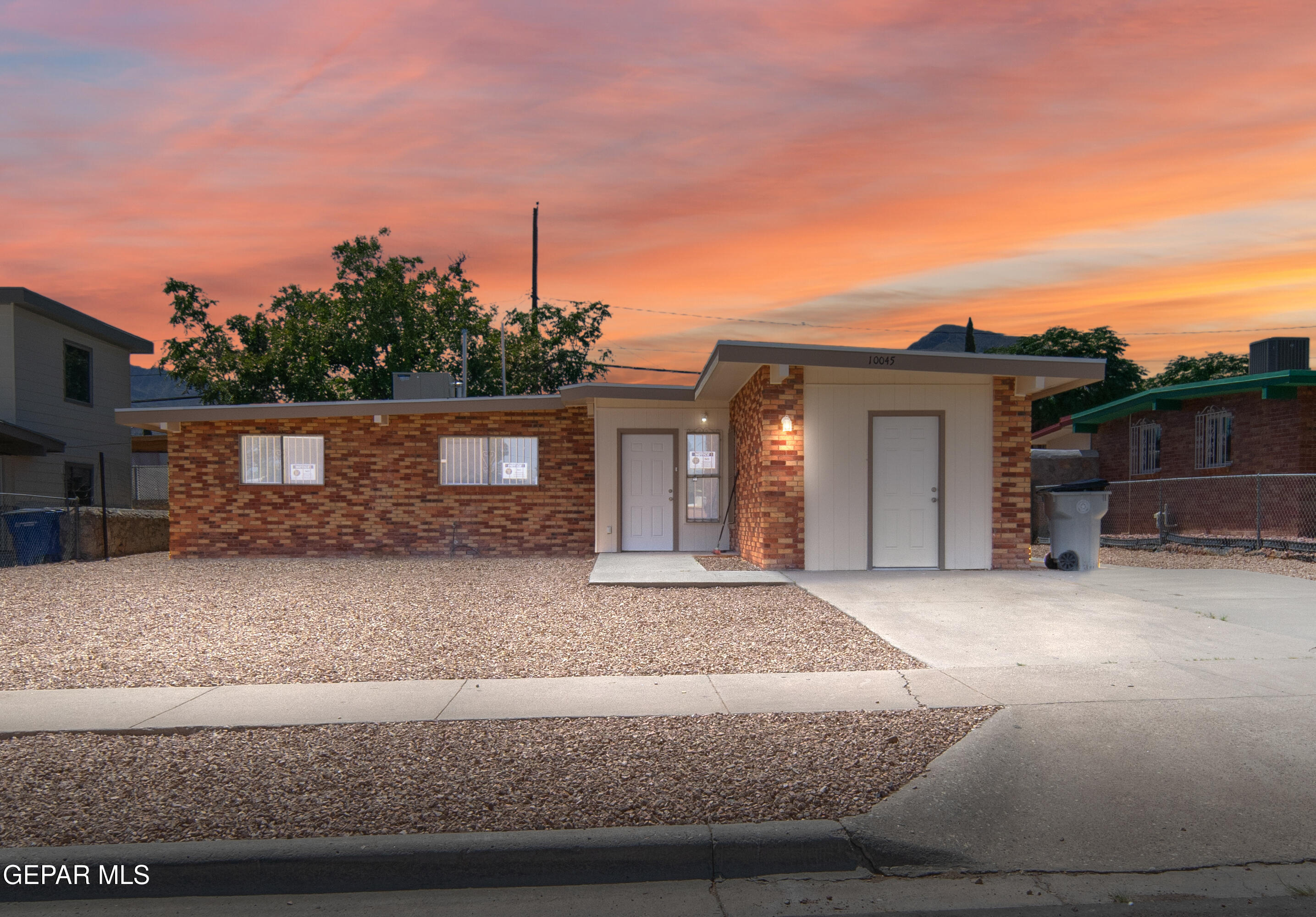 10045 KELLOGG Street, El Paso, TX 79924