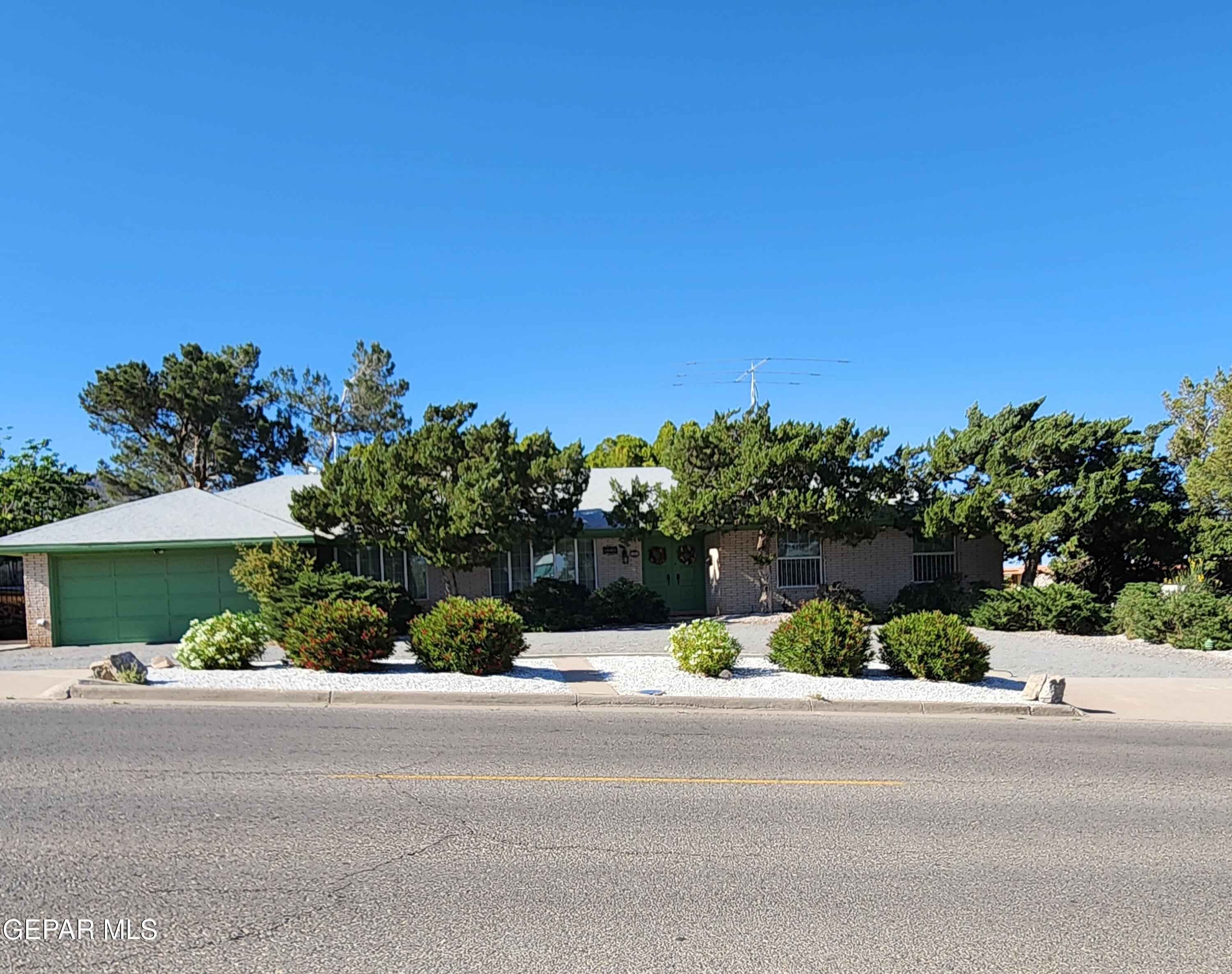 3229 TITANIC Avenue, El Paso, TX 79904