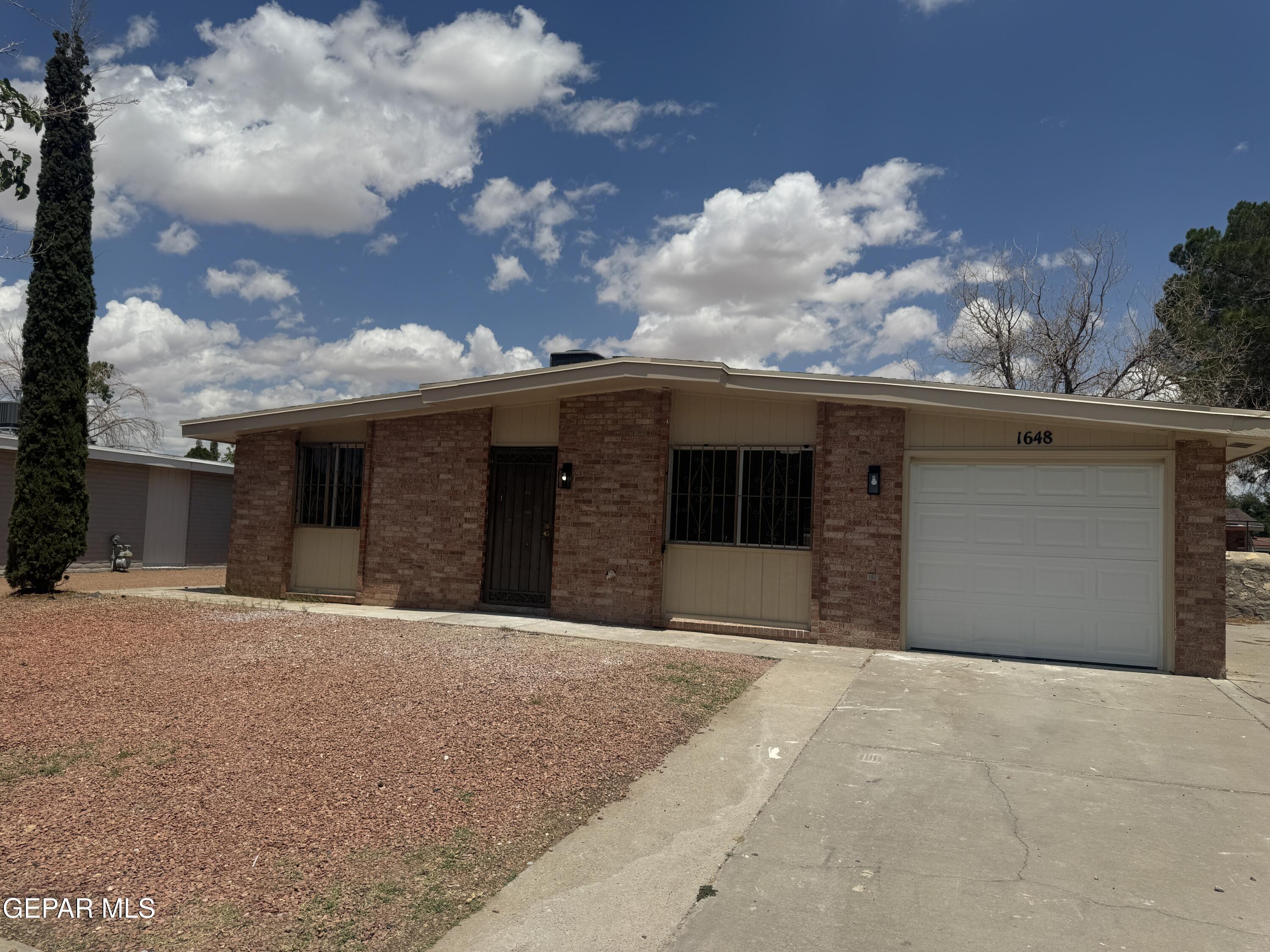 1648 PHIL GIBBS Drive, El Paso, TX 79936