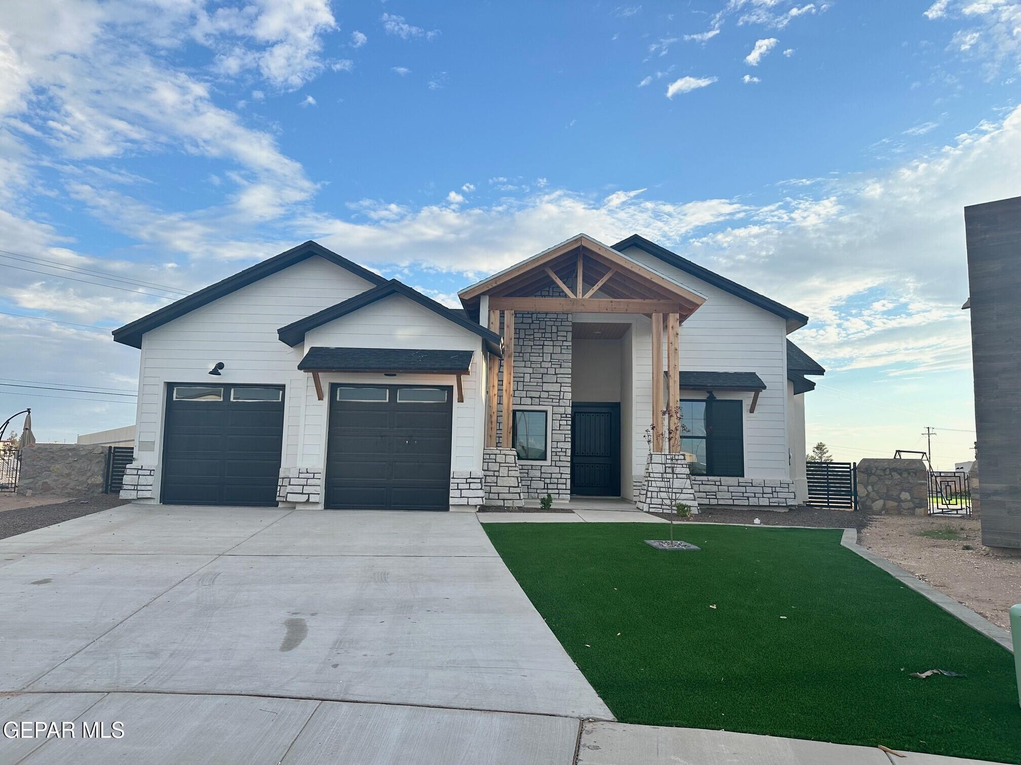 300 Emerald Earth Lane, Horizon City, TX 79928