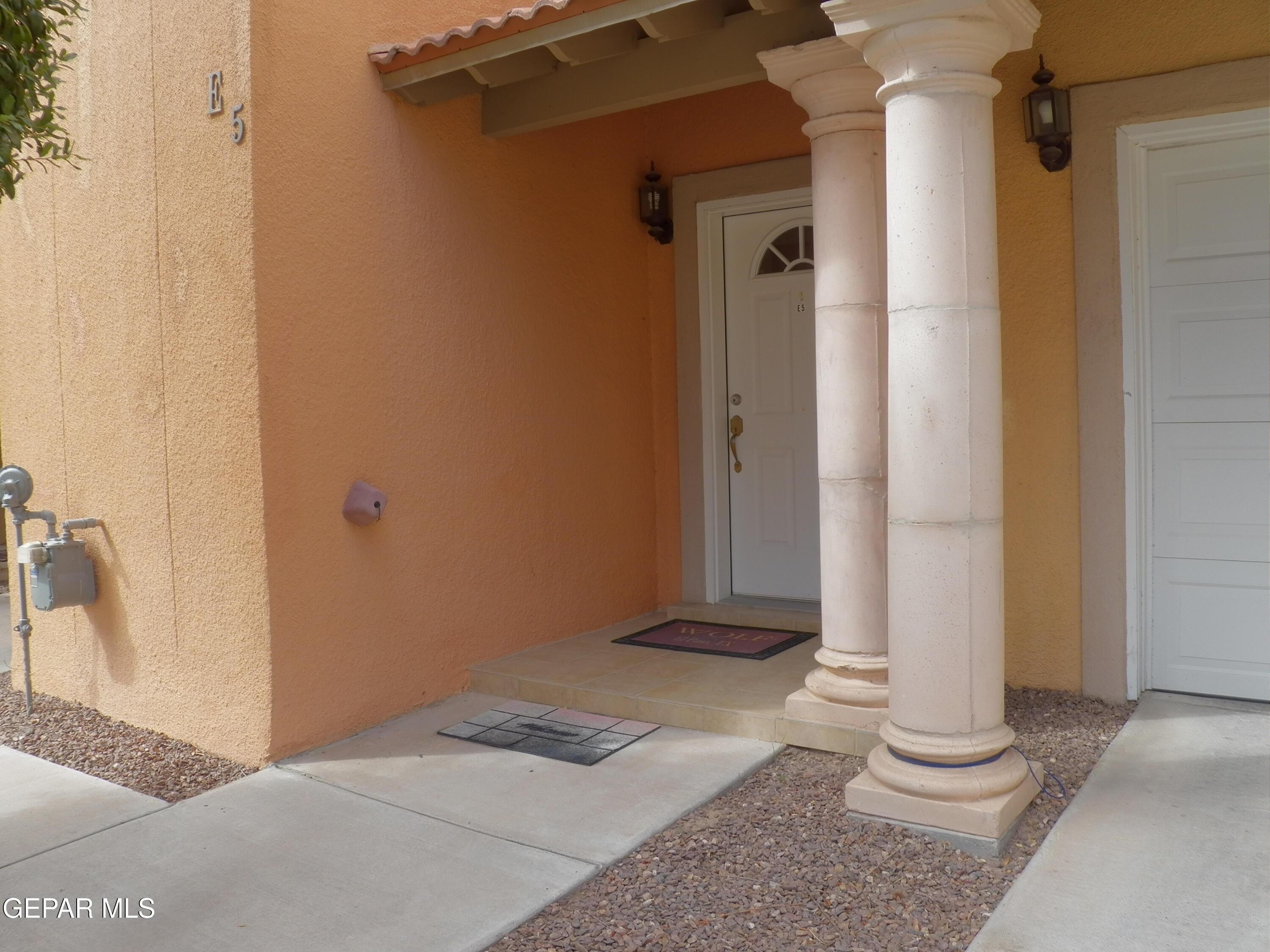 3150 N Yarbrough Drive E5, El Paso, TX 79935