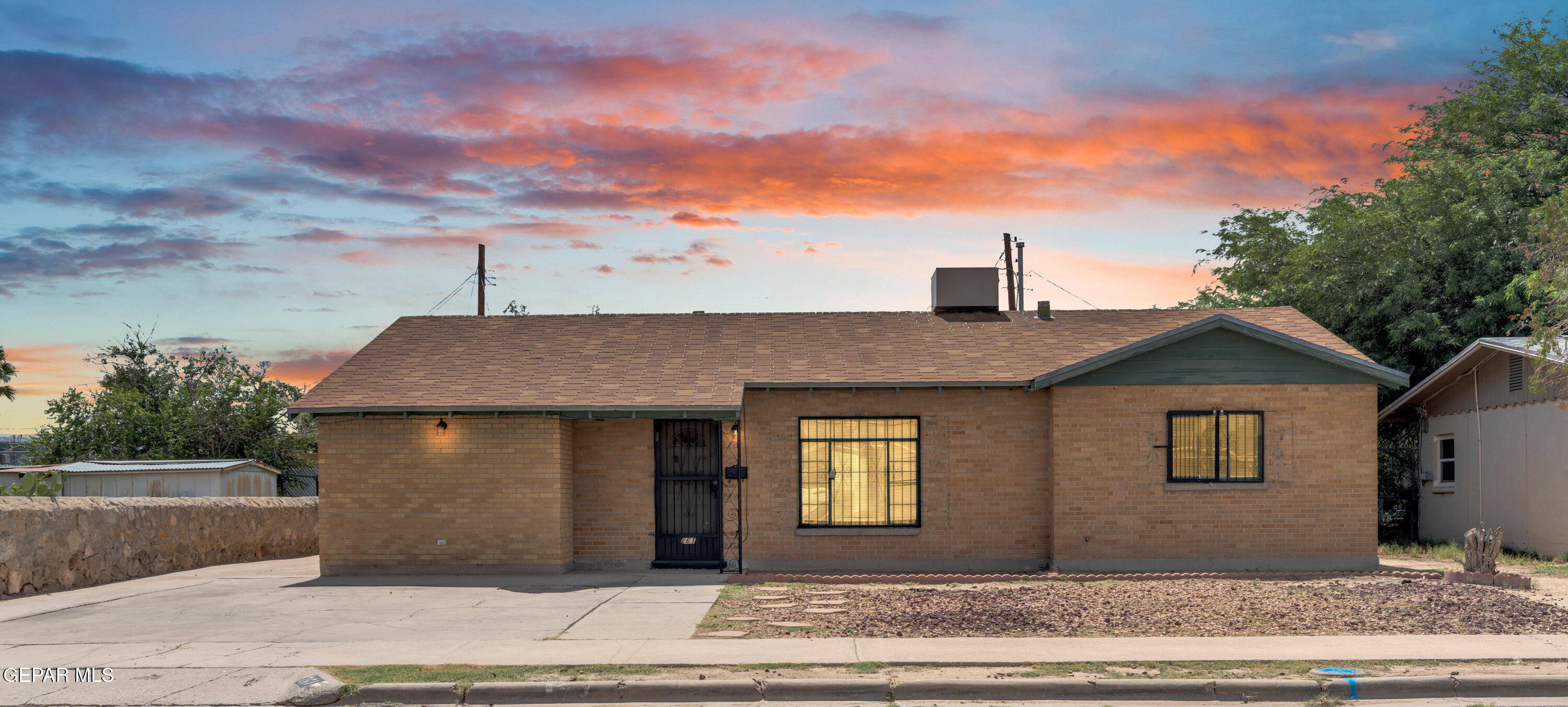 261 S MARYLAND Street, El Paso, TX 79905
