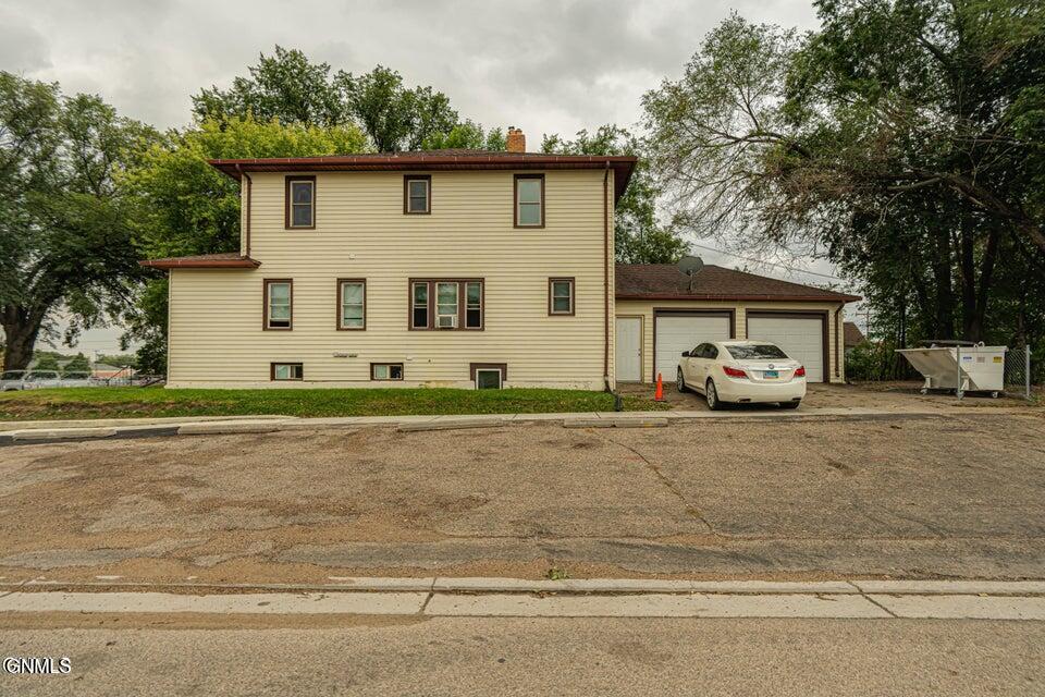 520 9th Street, Bismarck, ND 58501