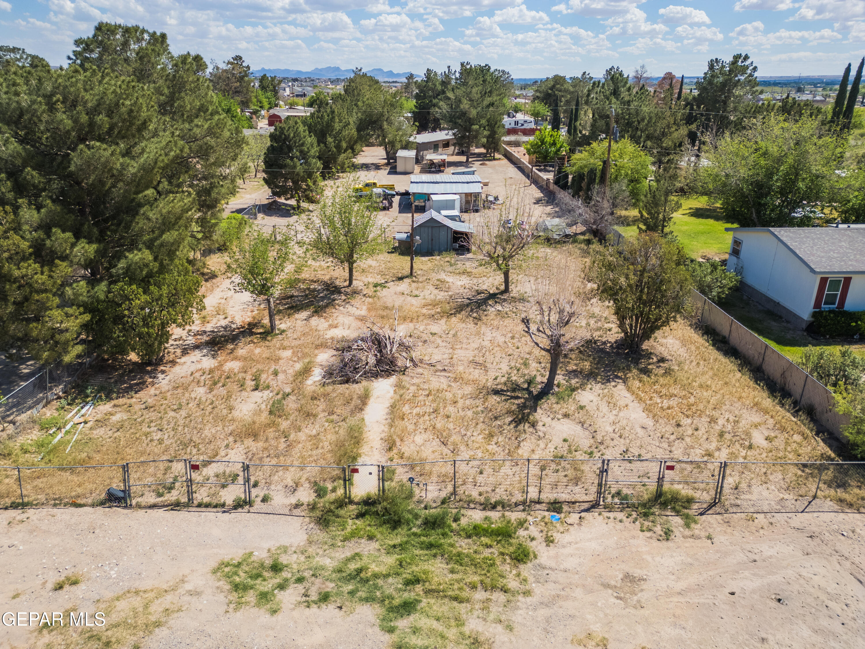270 HOLGUIN Avenue, Vinton, TX 79821