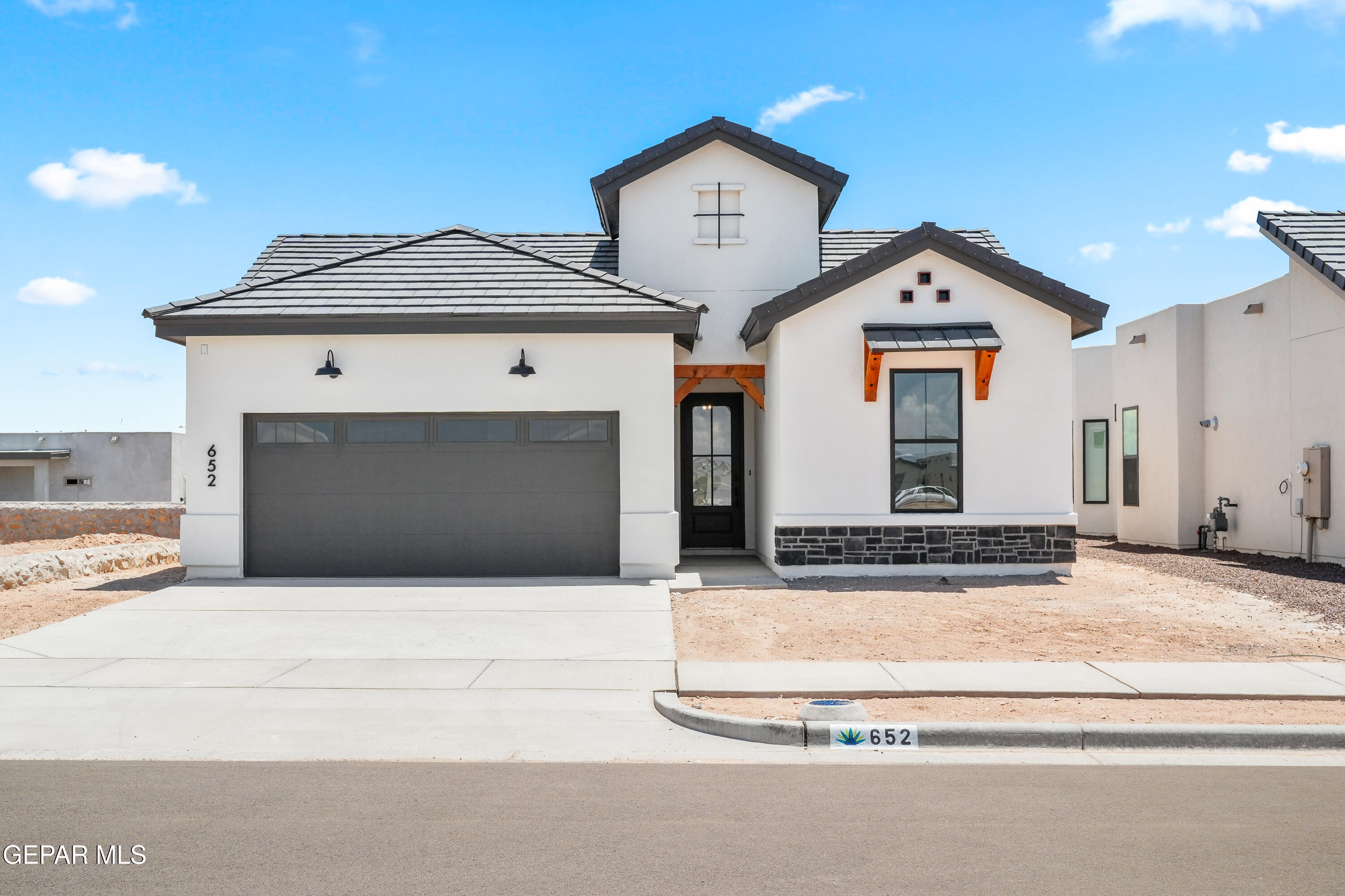 652 Paseo De La Reina Street, Horizon City, TX 79928