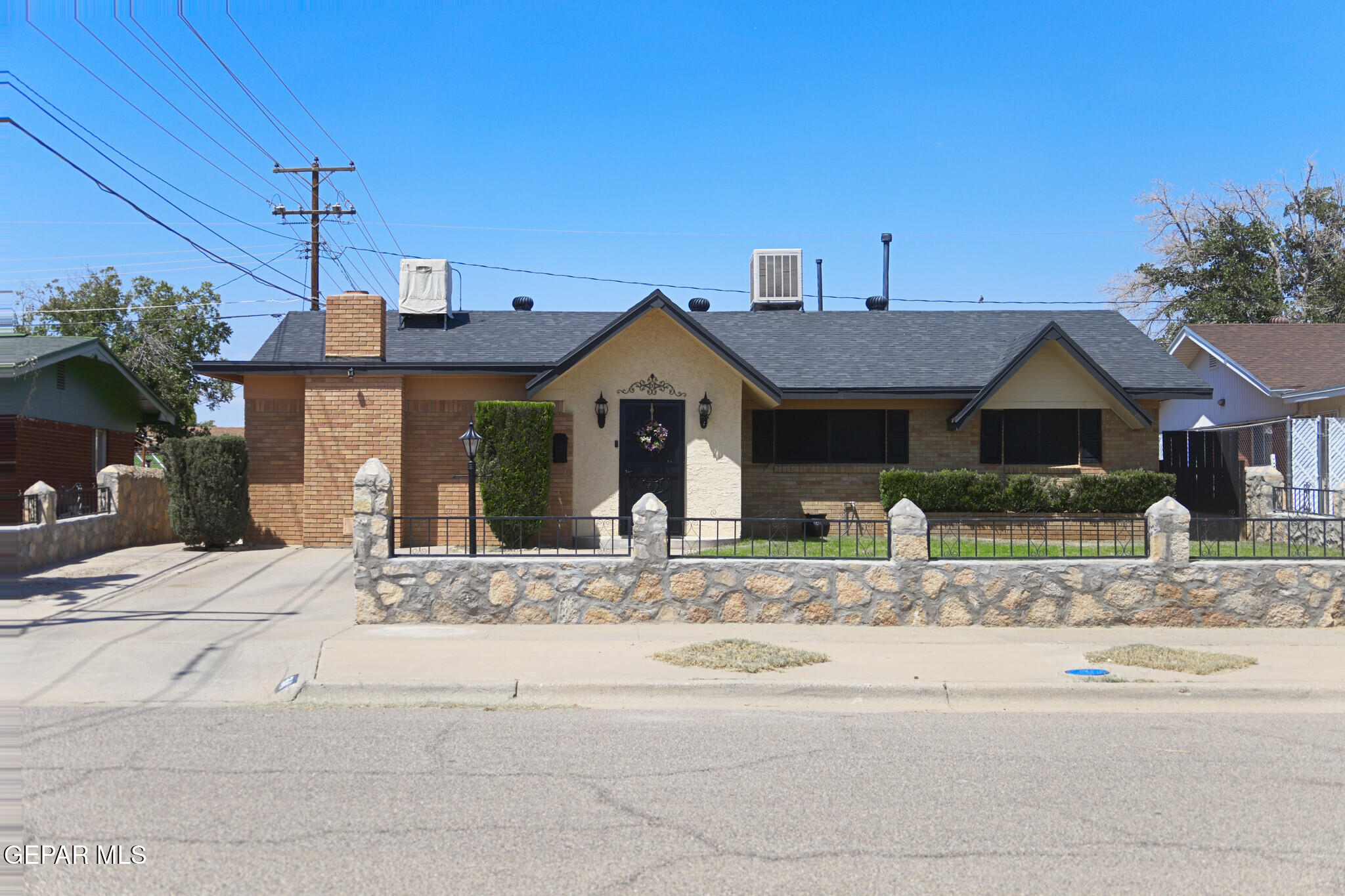 5841 DOLPHIN Drive, El Paso, TX 79924