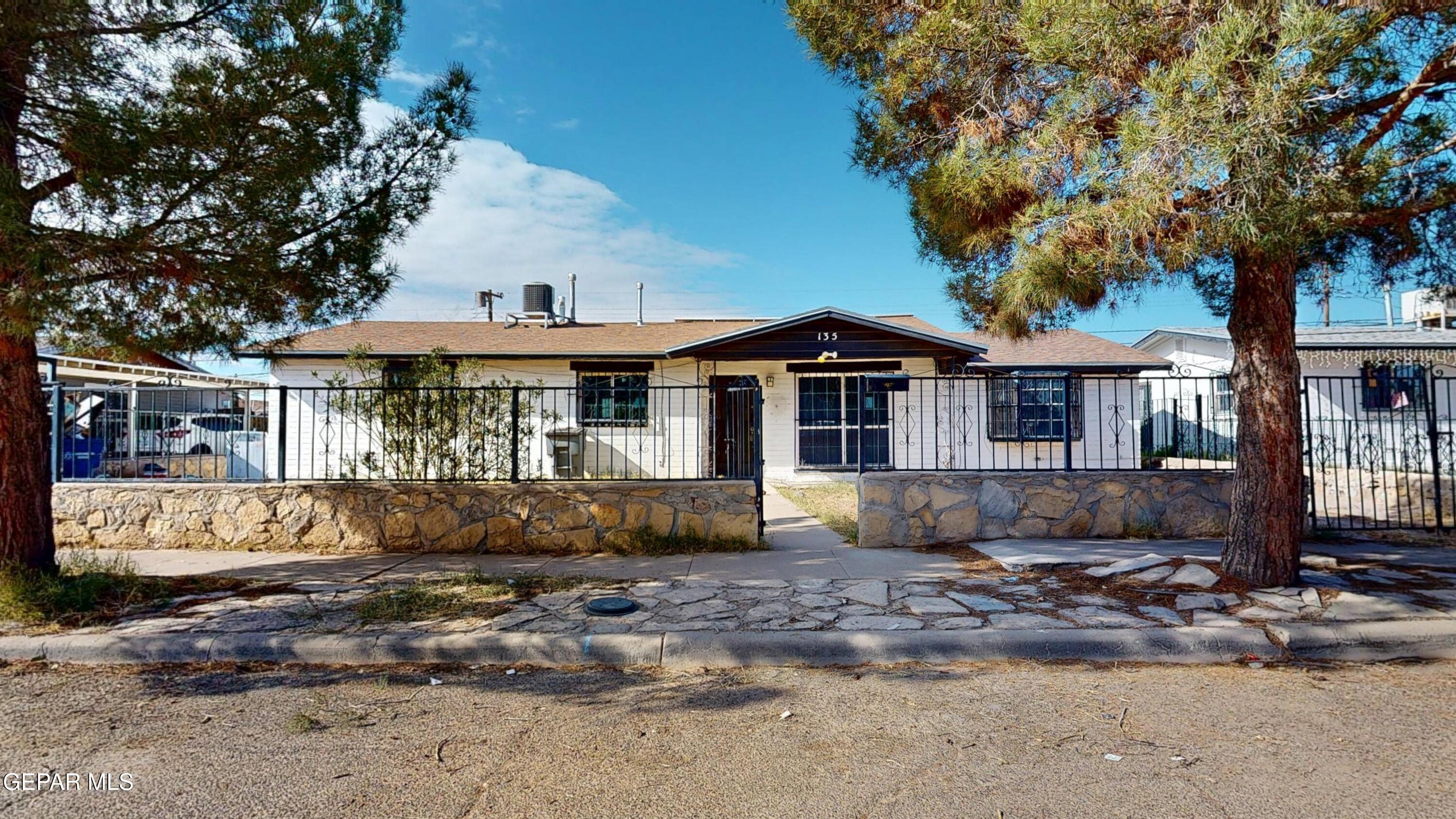 135 BAYWOOD Road, El Paso, TX 79915