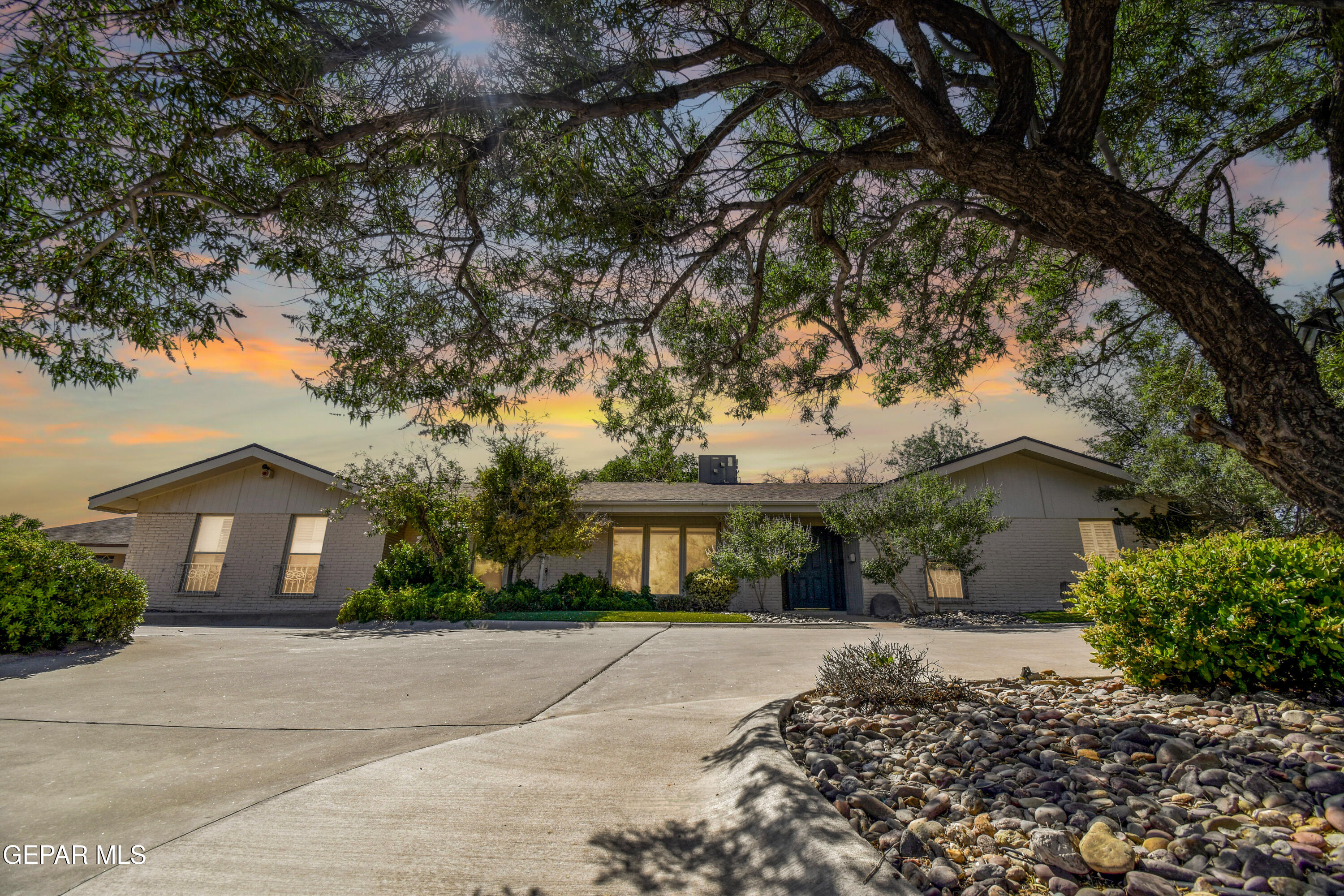 849 River Oaks Drive, El Paso, TX 79912