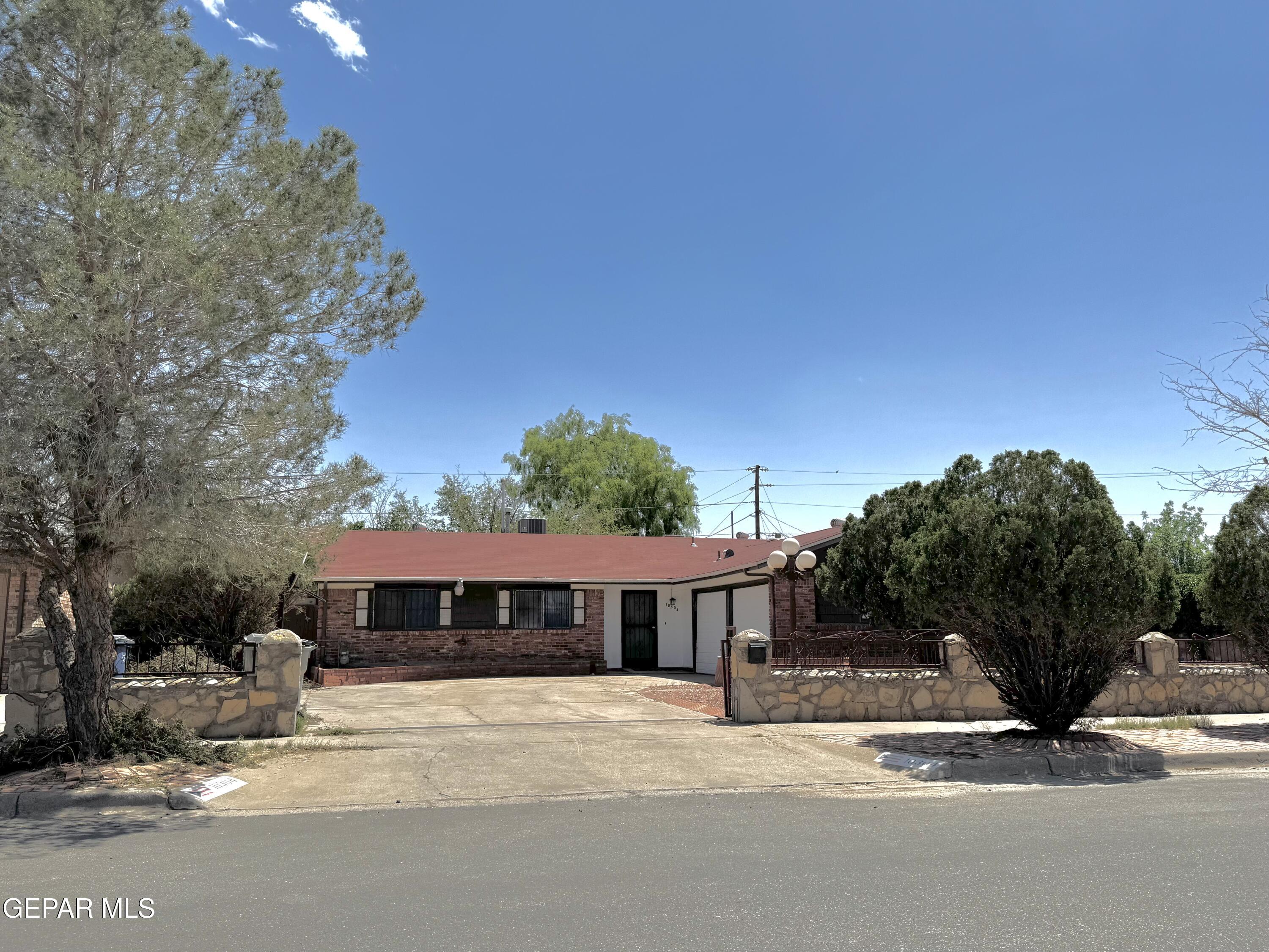 10304 BLACKWOOD Avenue, El Paso, TX 79925