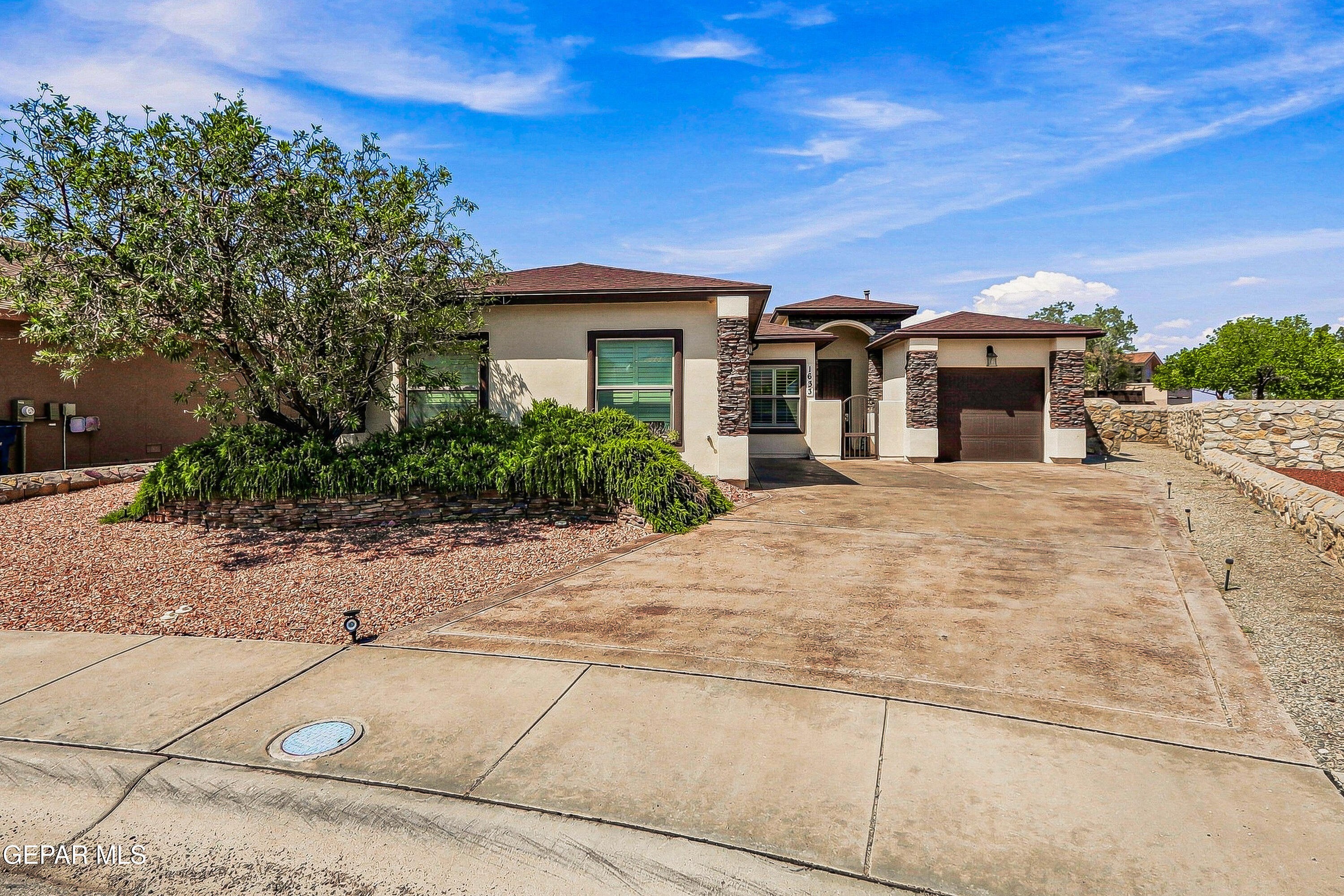 1633 SORA Way, El Paso, TX 79911