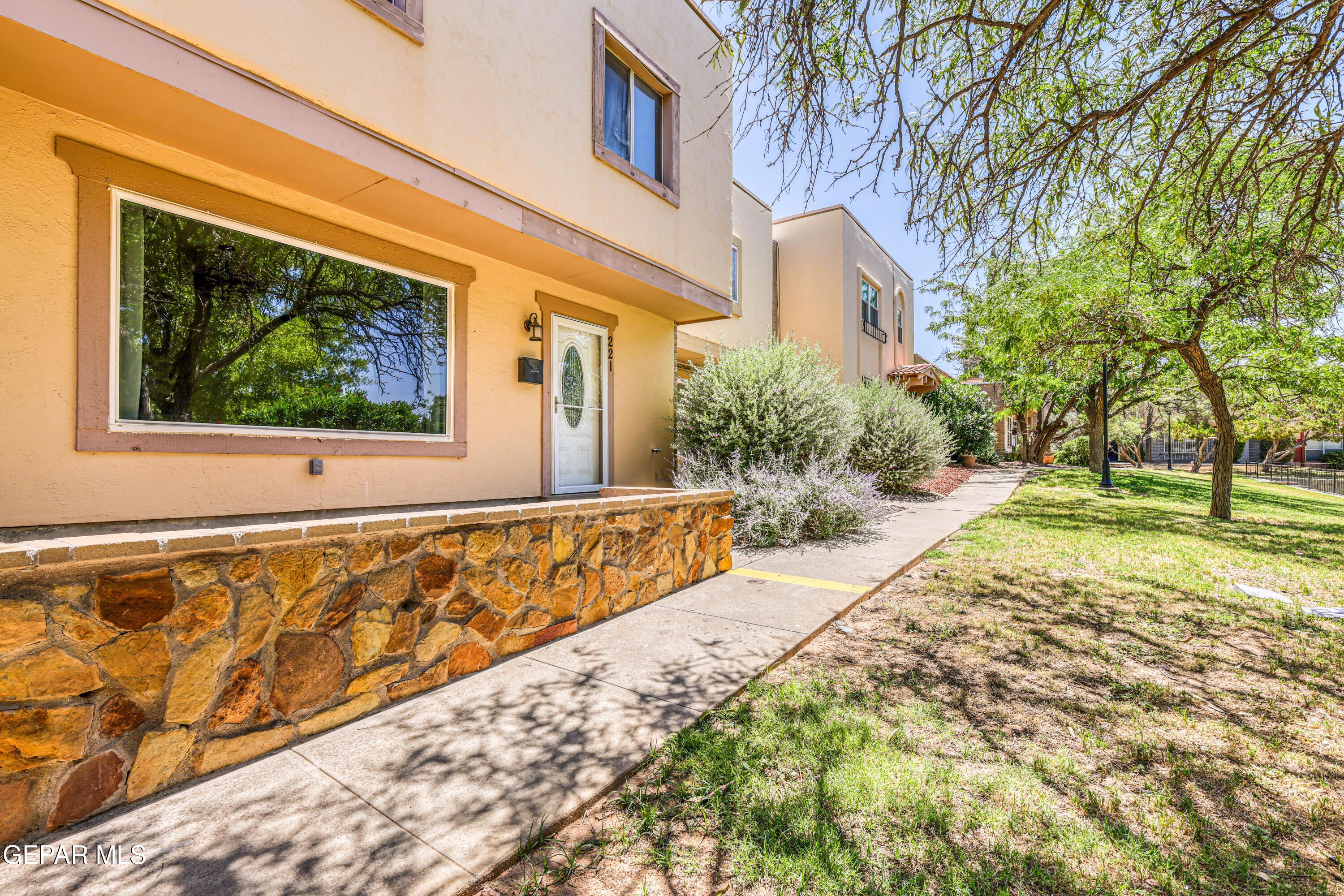 221 MONTEBELLO Drive, El Paso, TX 79912