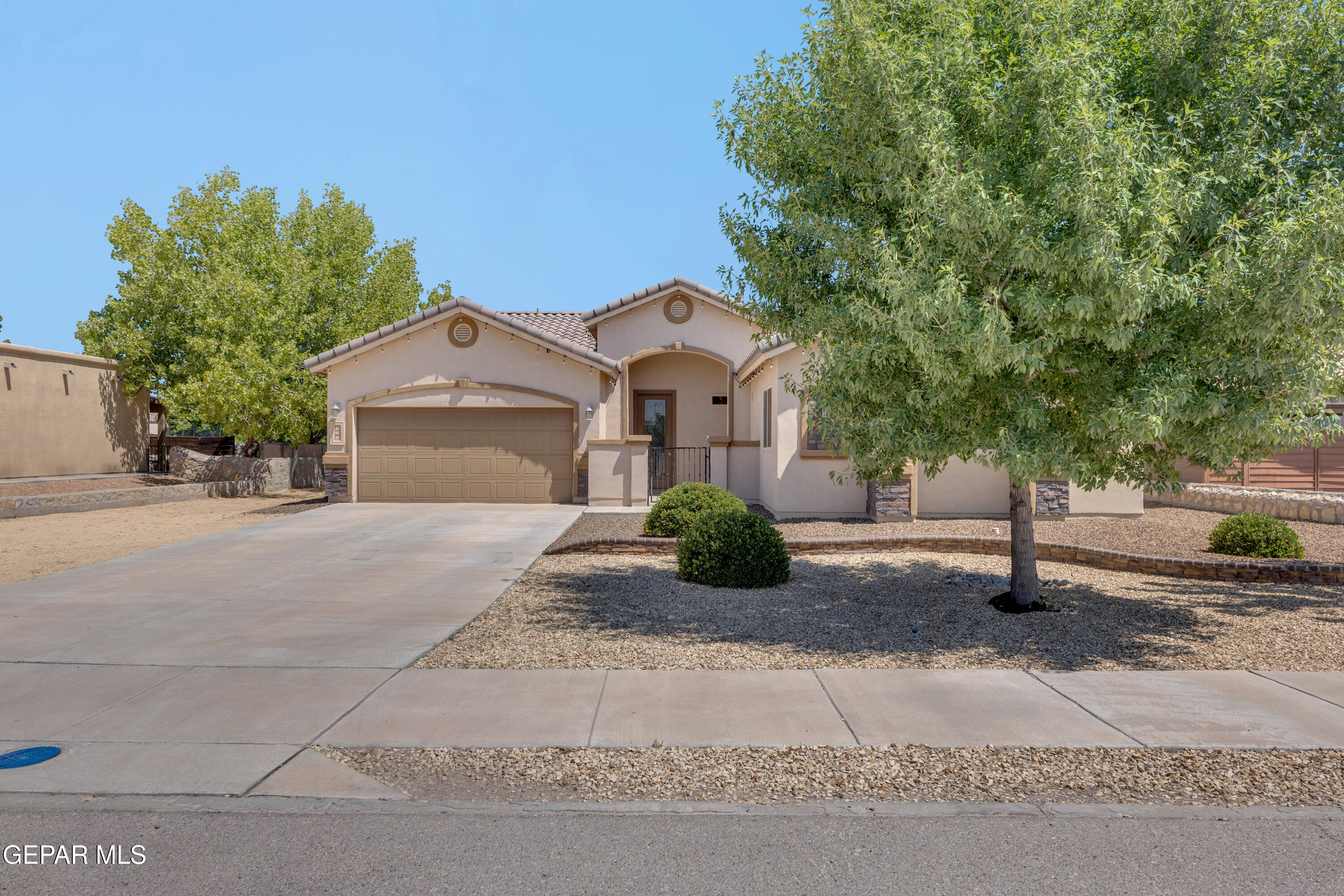 525 VALLEY PLUM Avenue, El Paso, TX 79932