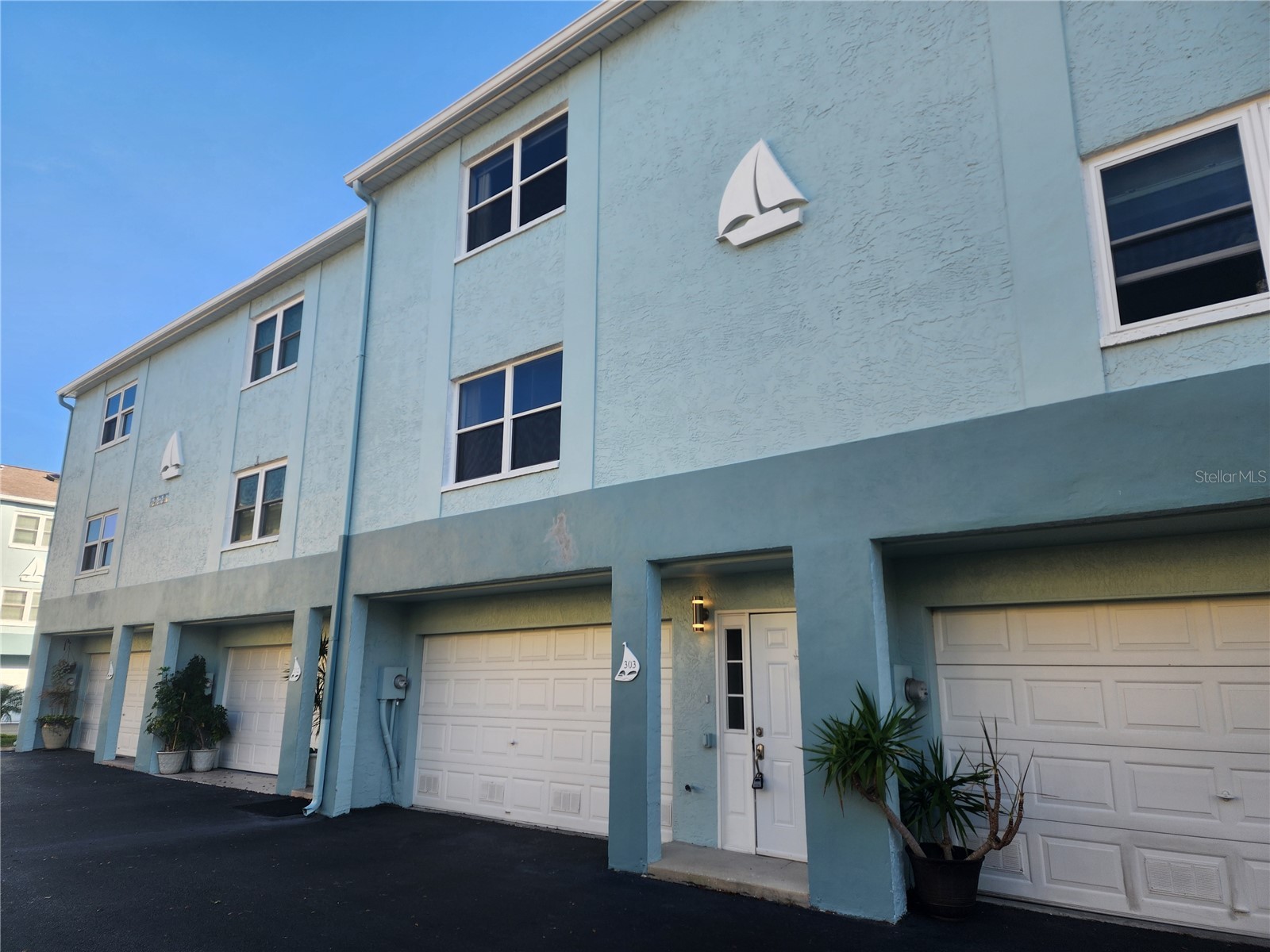 1101 PINELLAS BAYWAY S 303