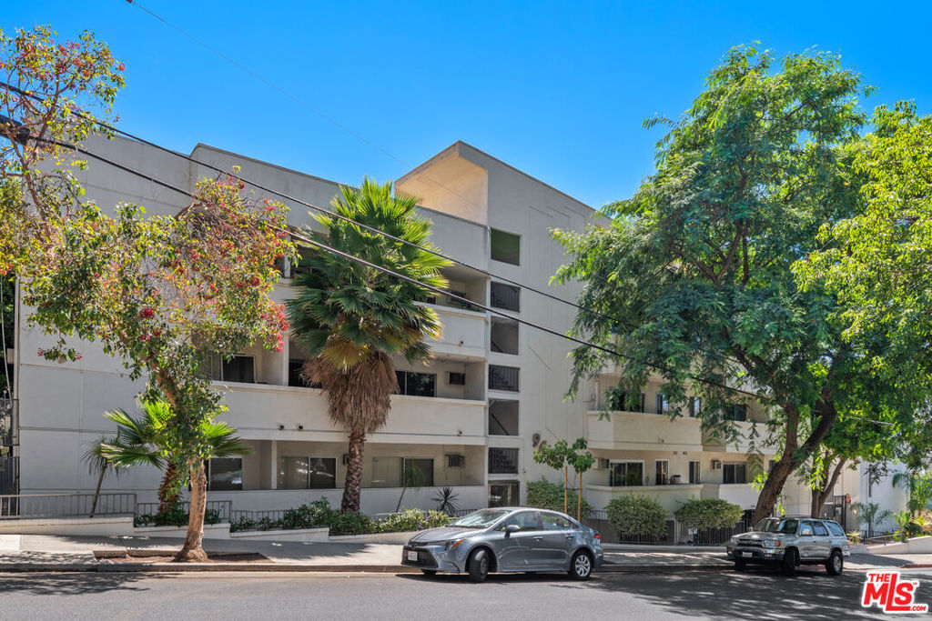 960 Larrabee Street 328