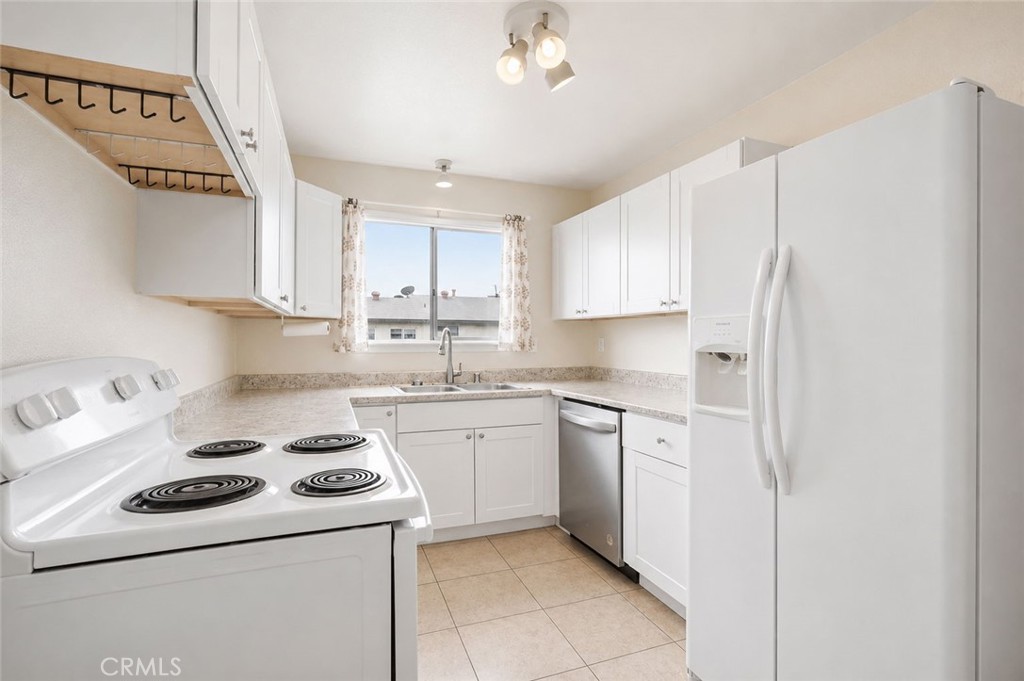 4164 Cherokee Avenue W E