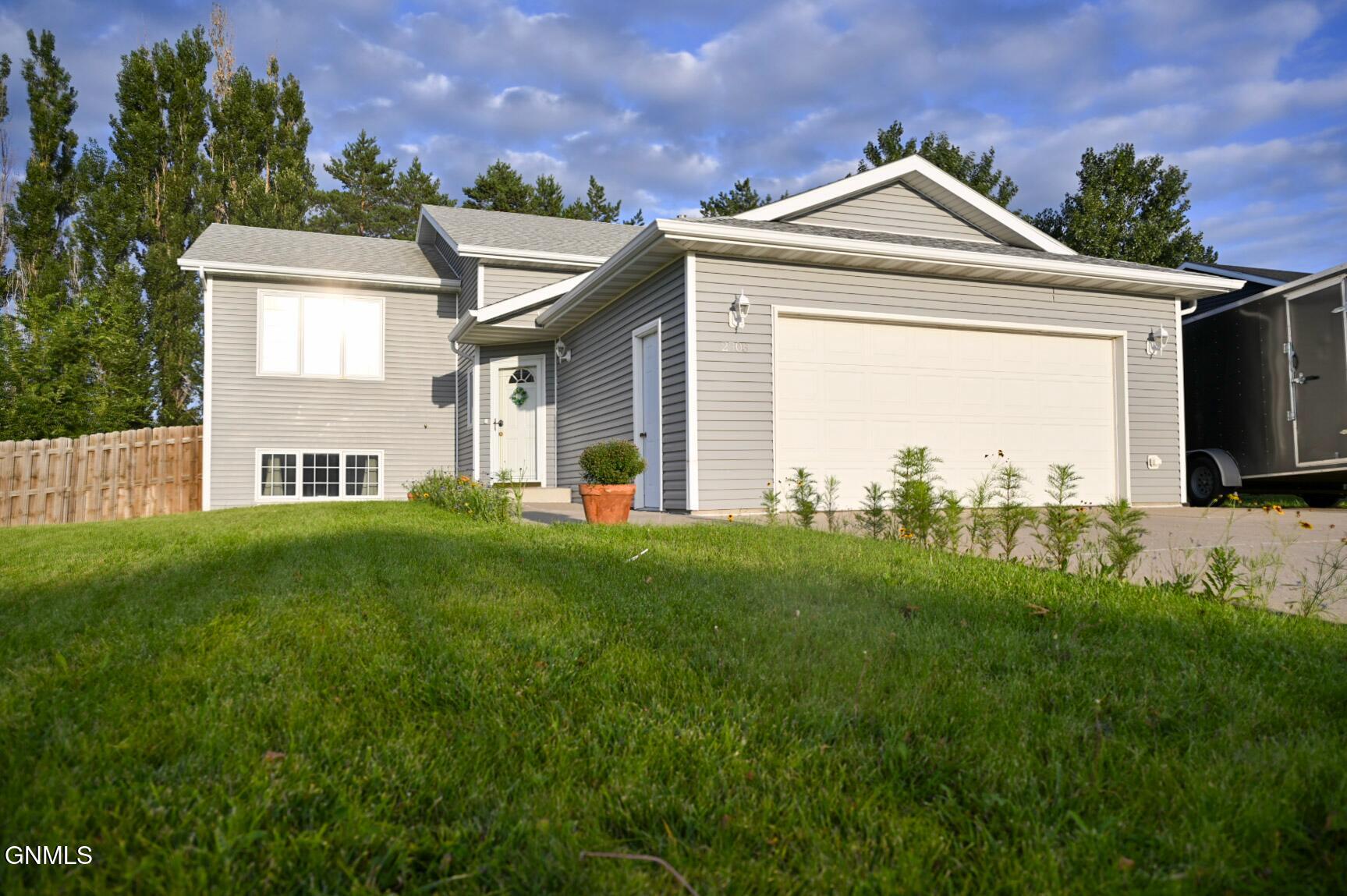 2708 10th Avenue SE, Mandan, ND 58554