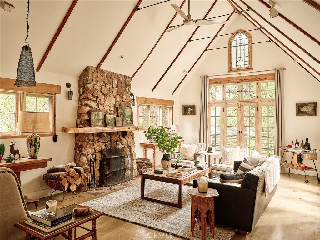 255 Hemlock